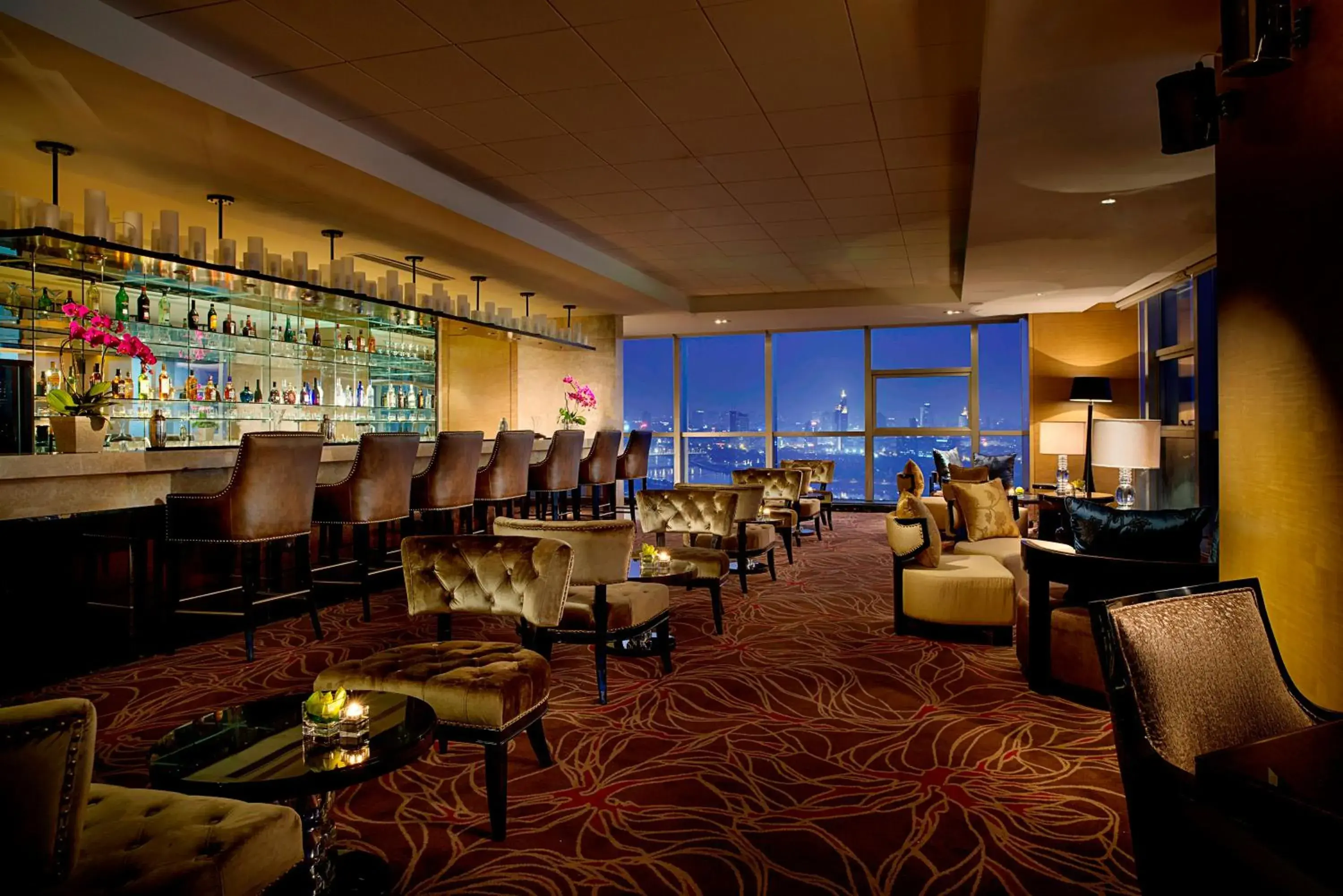 Lounge or bar in Expo Center Hotel - Free Shuttle Bus & Late Check-out Lounge or bar in Expo Center Hotel - Free Shuttle Bus & Late Check-out