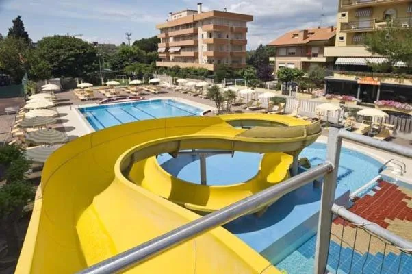 Swimming pool in Hotel Vanni