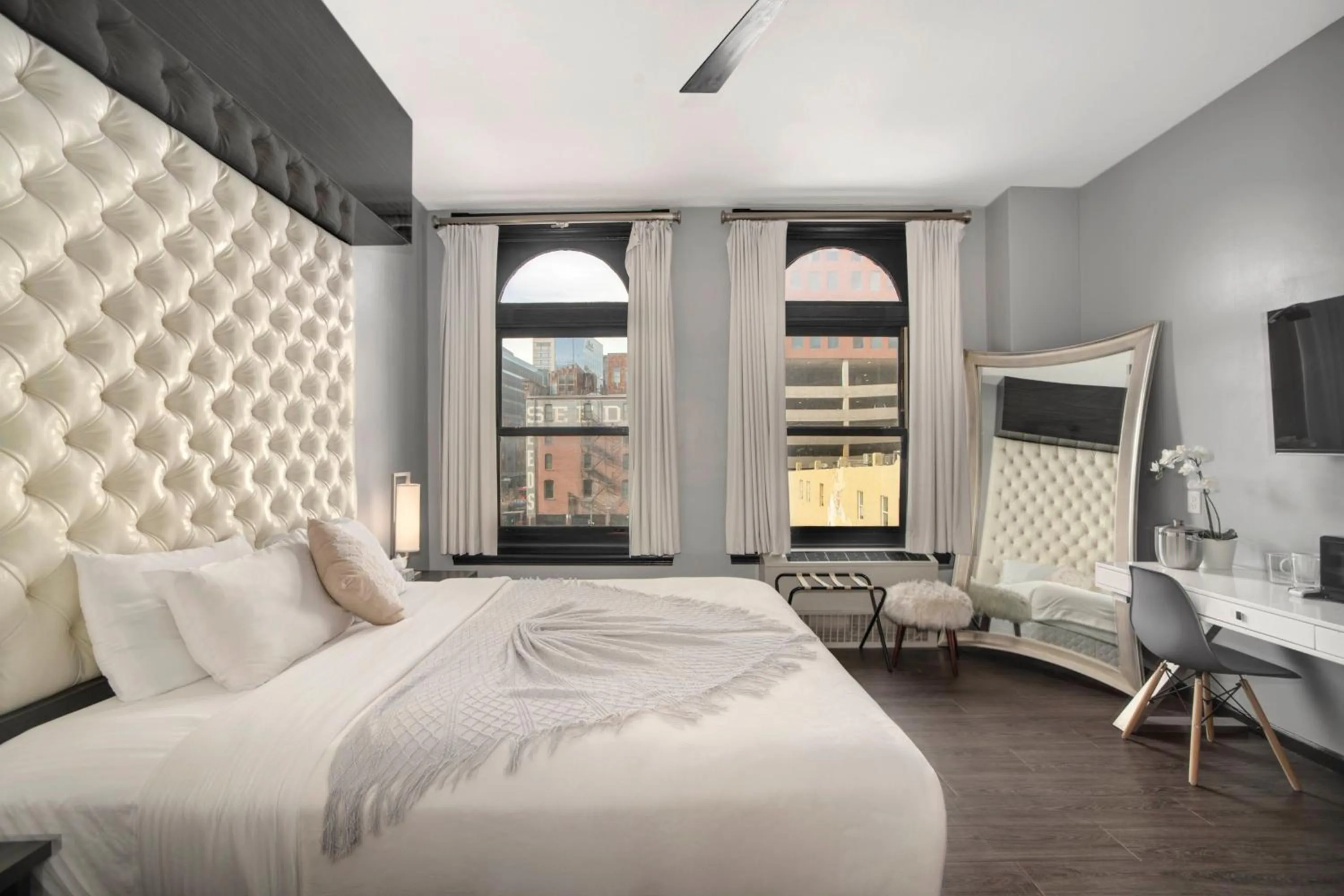 Bedroom, Bed in Good Hotels Downtown Denver