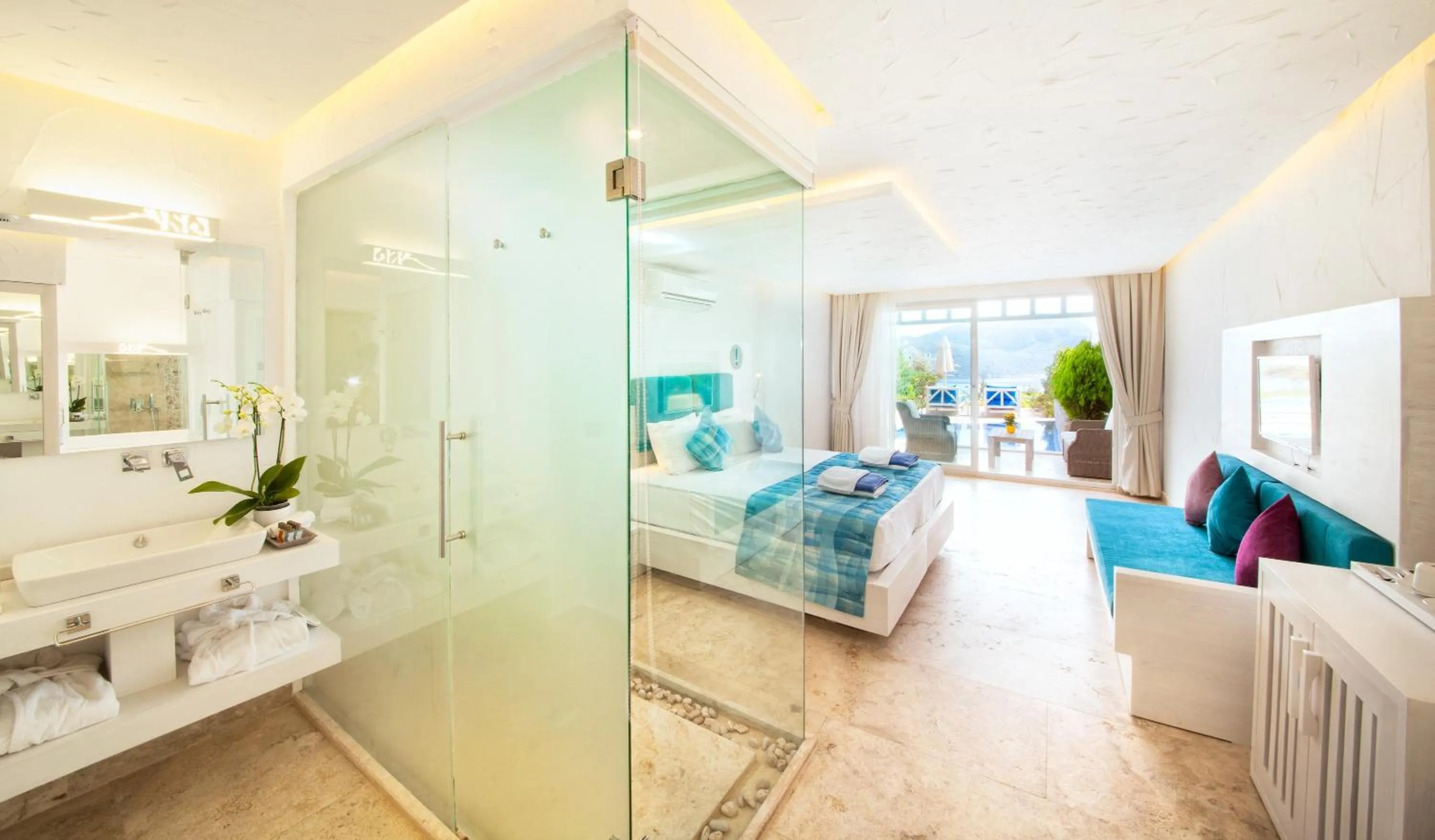 Photo of the whole room, Bed in Asfiya Sea View Hotel