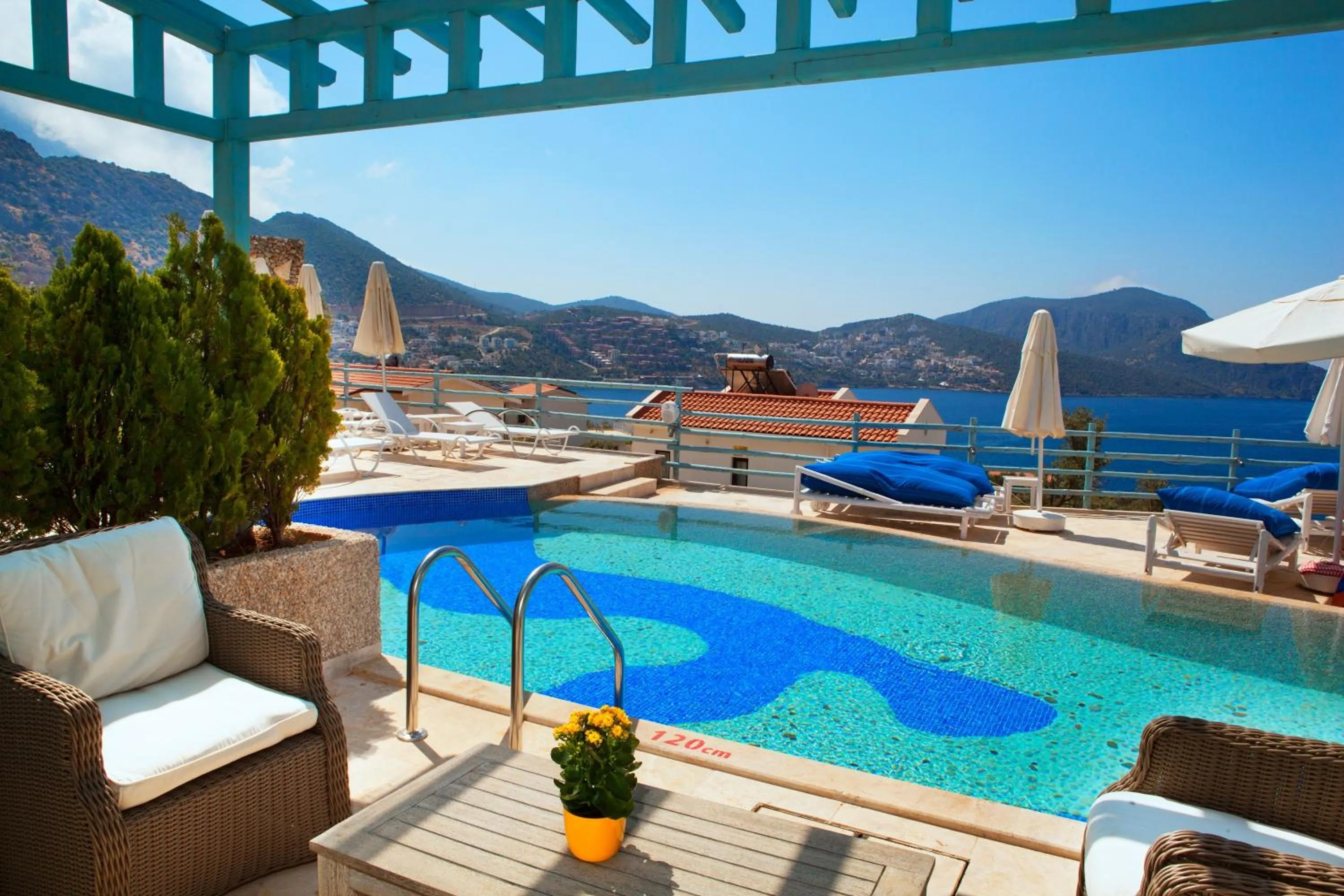 Swimming pool in Asfiya Sea View Hotel