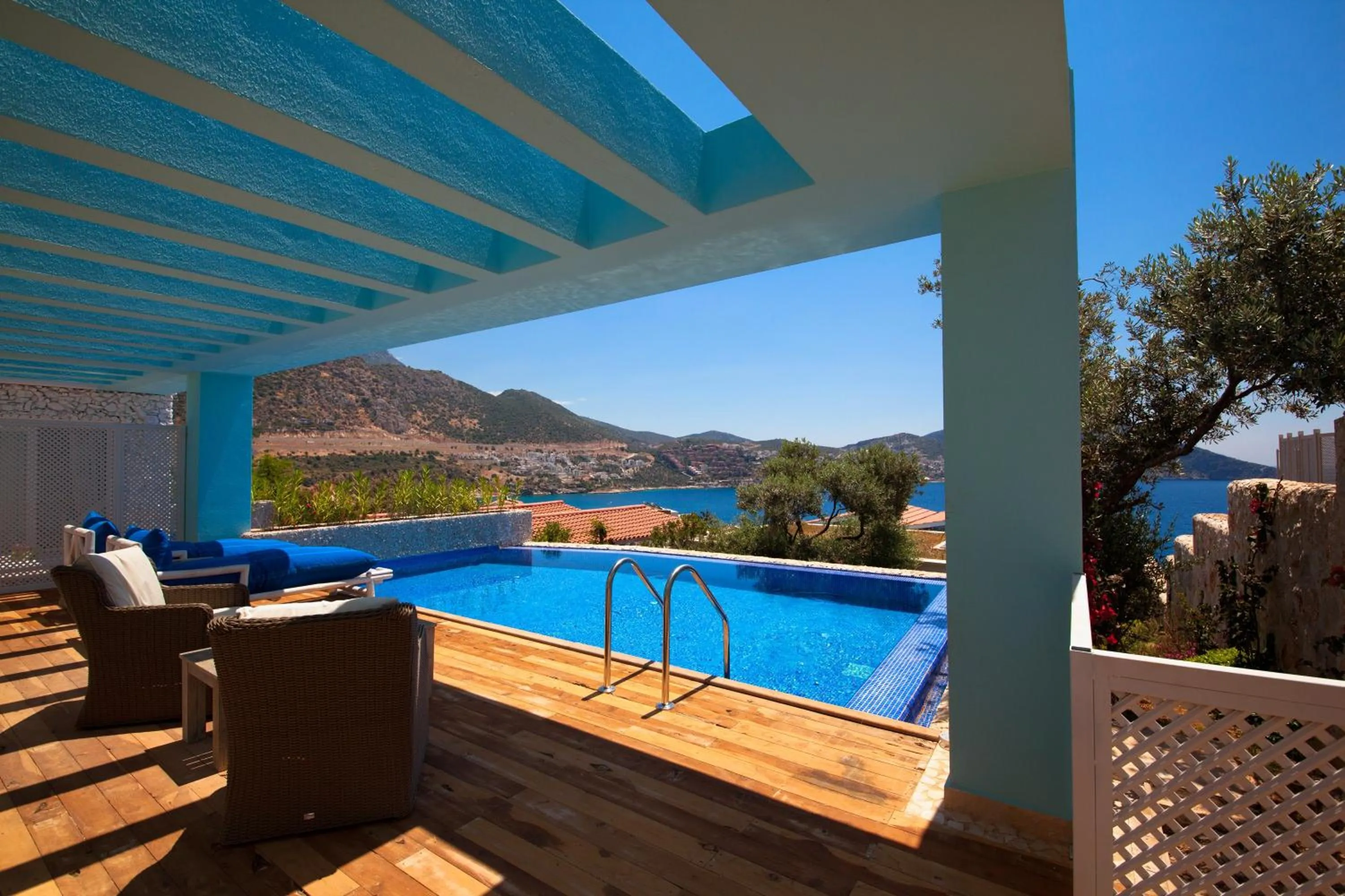 Swimming pool in Asfiya Sea View Hotel