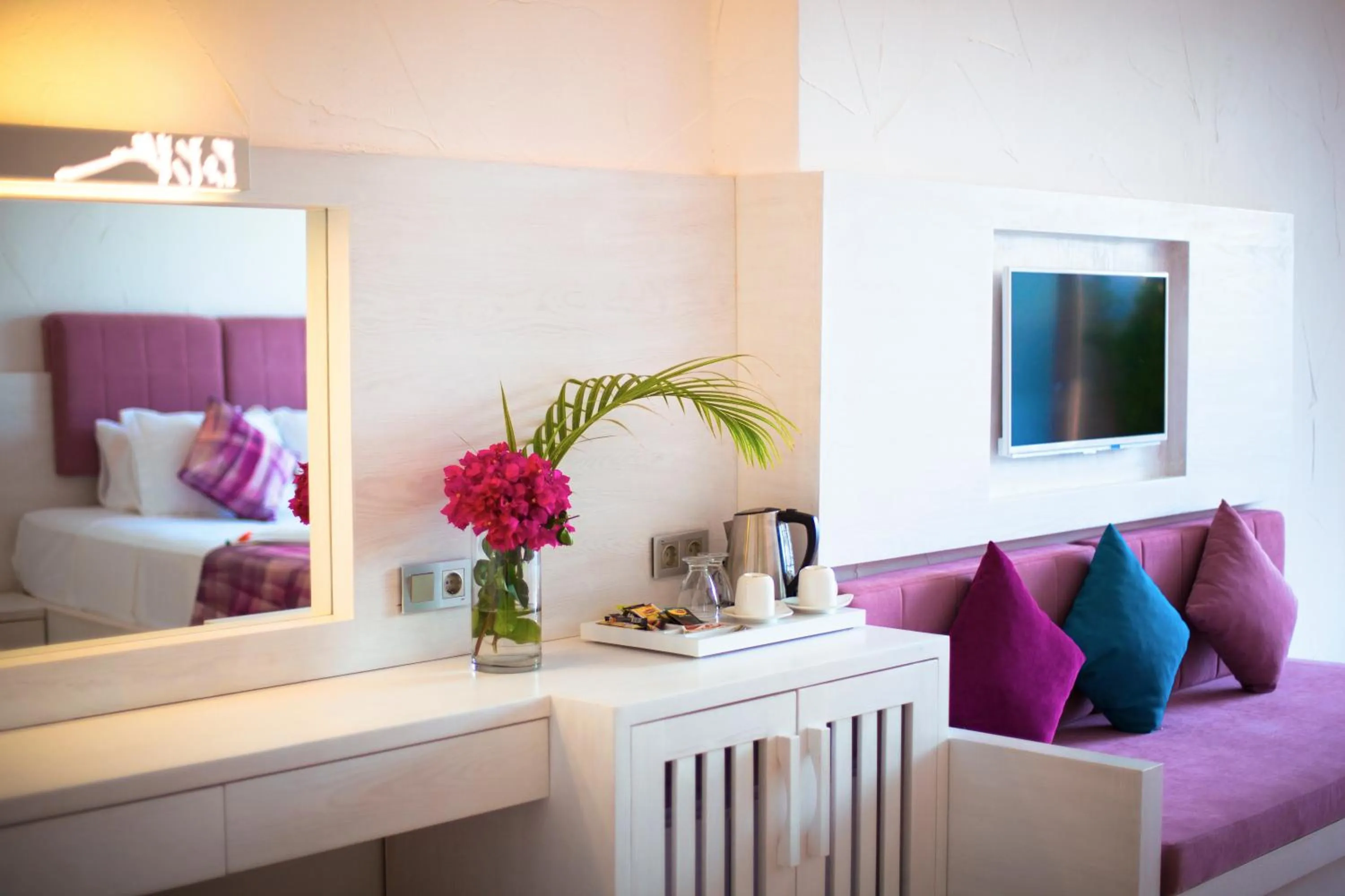 Seating area, Bed in Asfiya Sea View Hotel