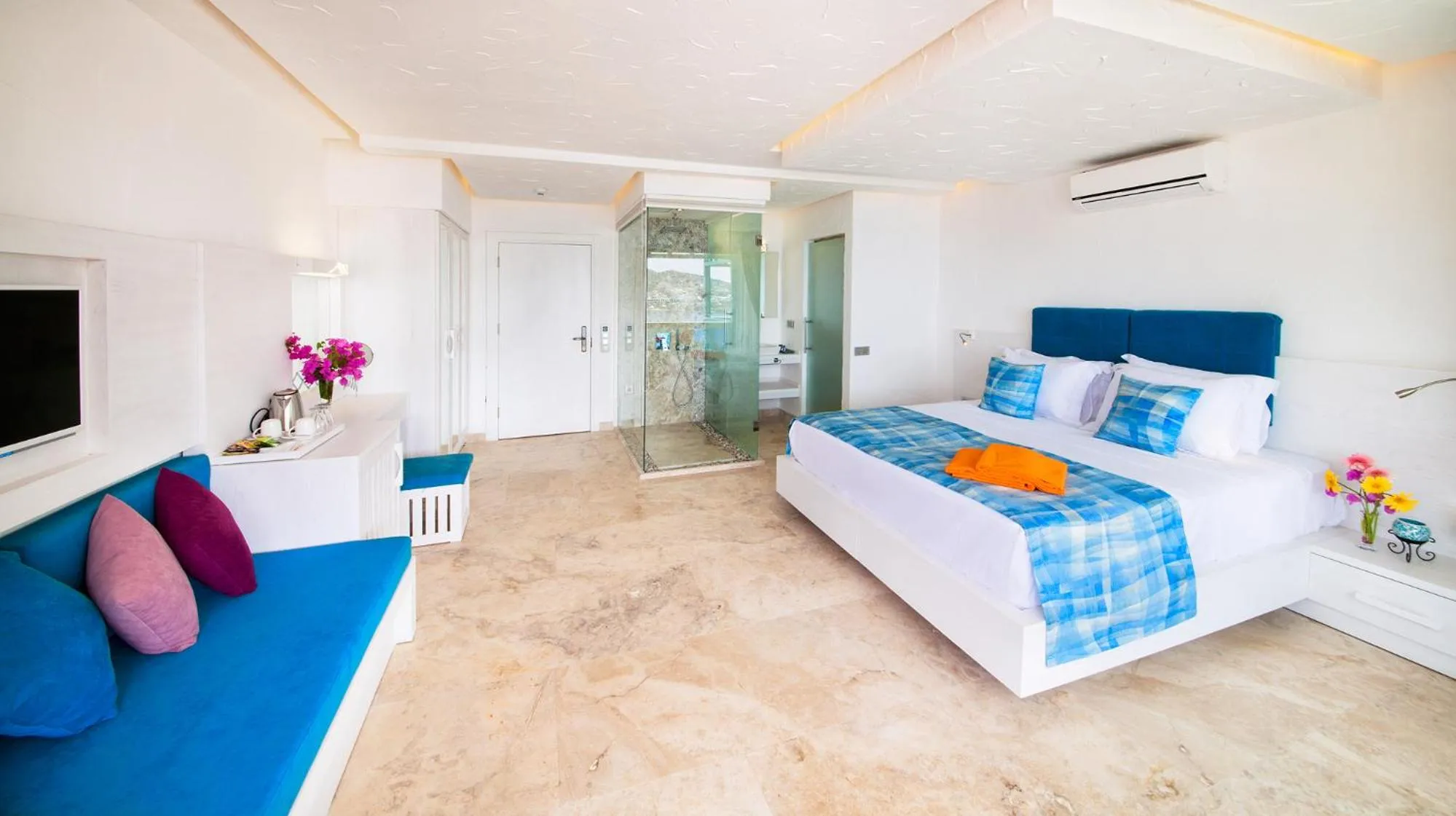 Photo of the whole room, Bed in Asfiya Sea View Hotel