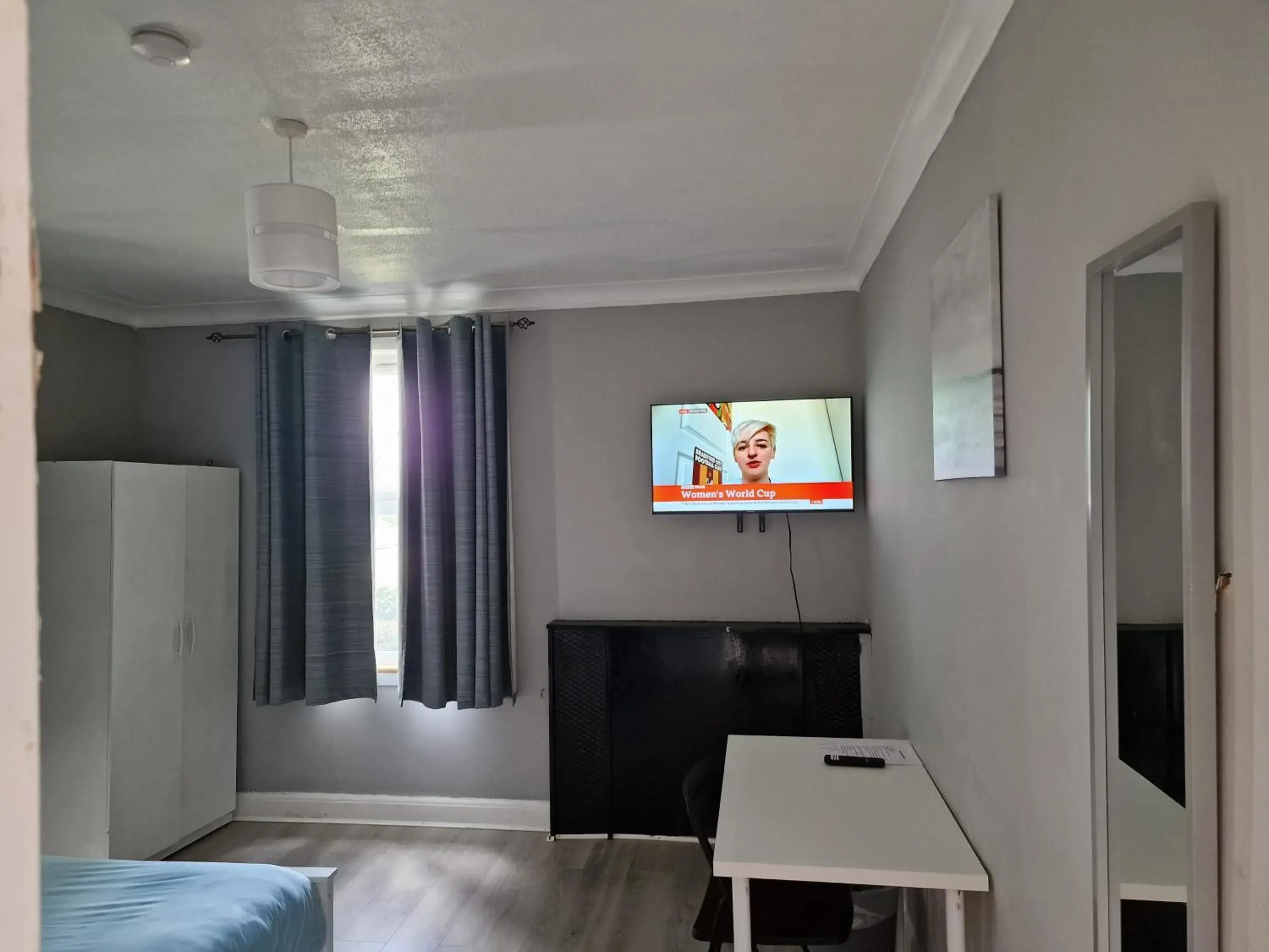 Double Room with Shared Bathroom - single occupancy in Tower Gardens Residence Double Room with Shared Bathroom - single occupancy in Tower Gardens Residence