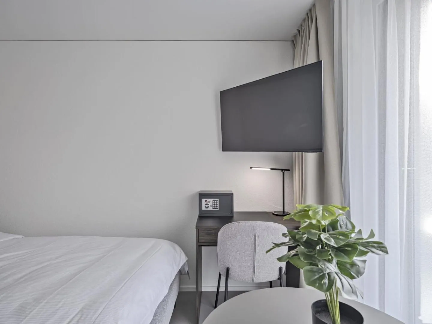 TV and multimedia, Bed in MOOI Apartments Grenchen