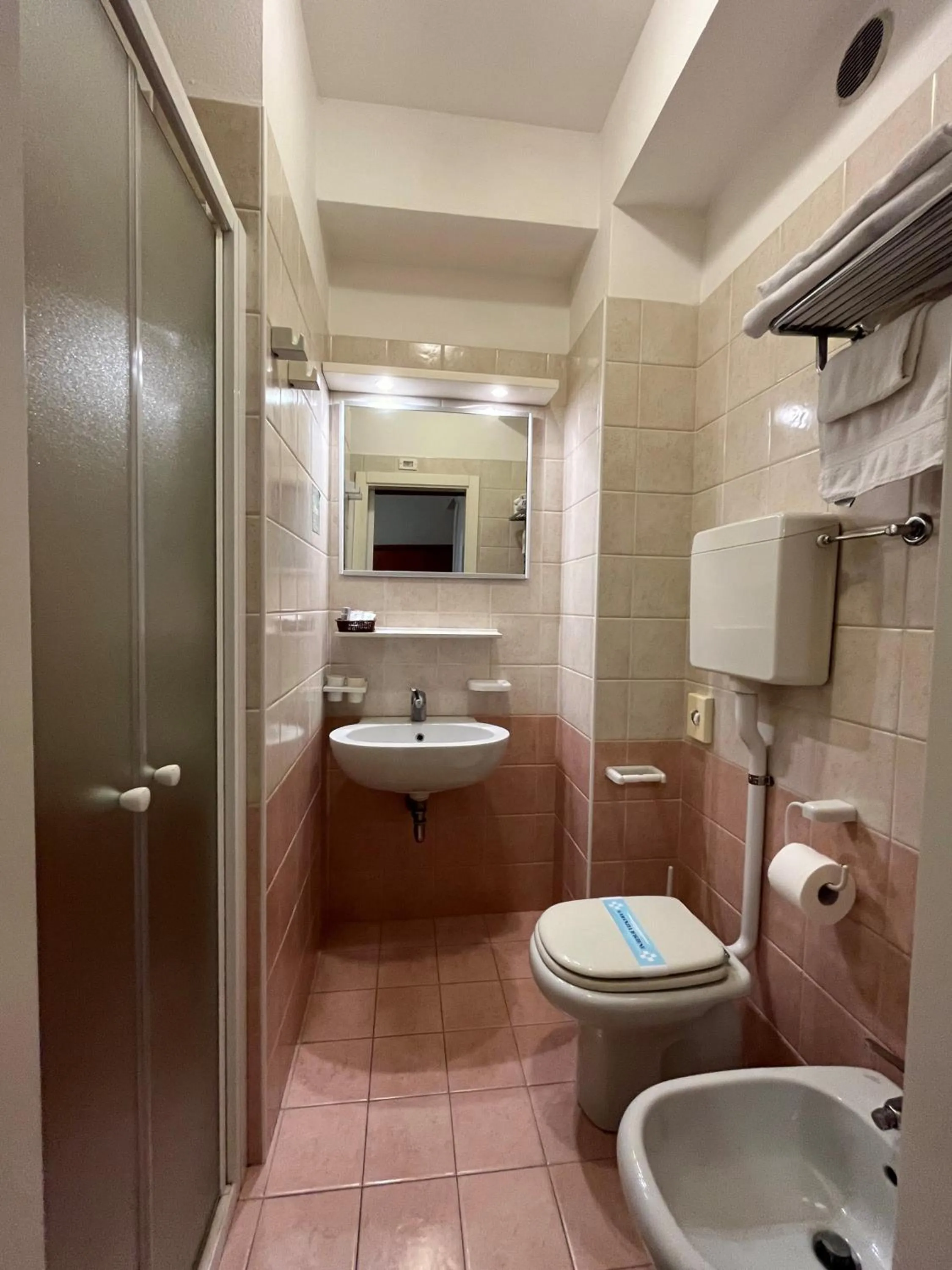 Shower in Hotel Mon Pays