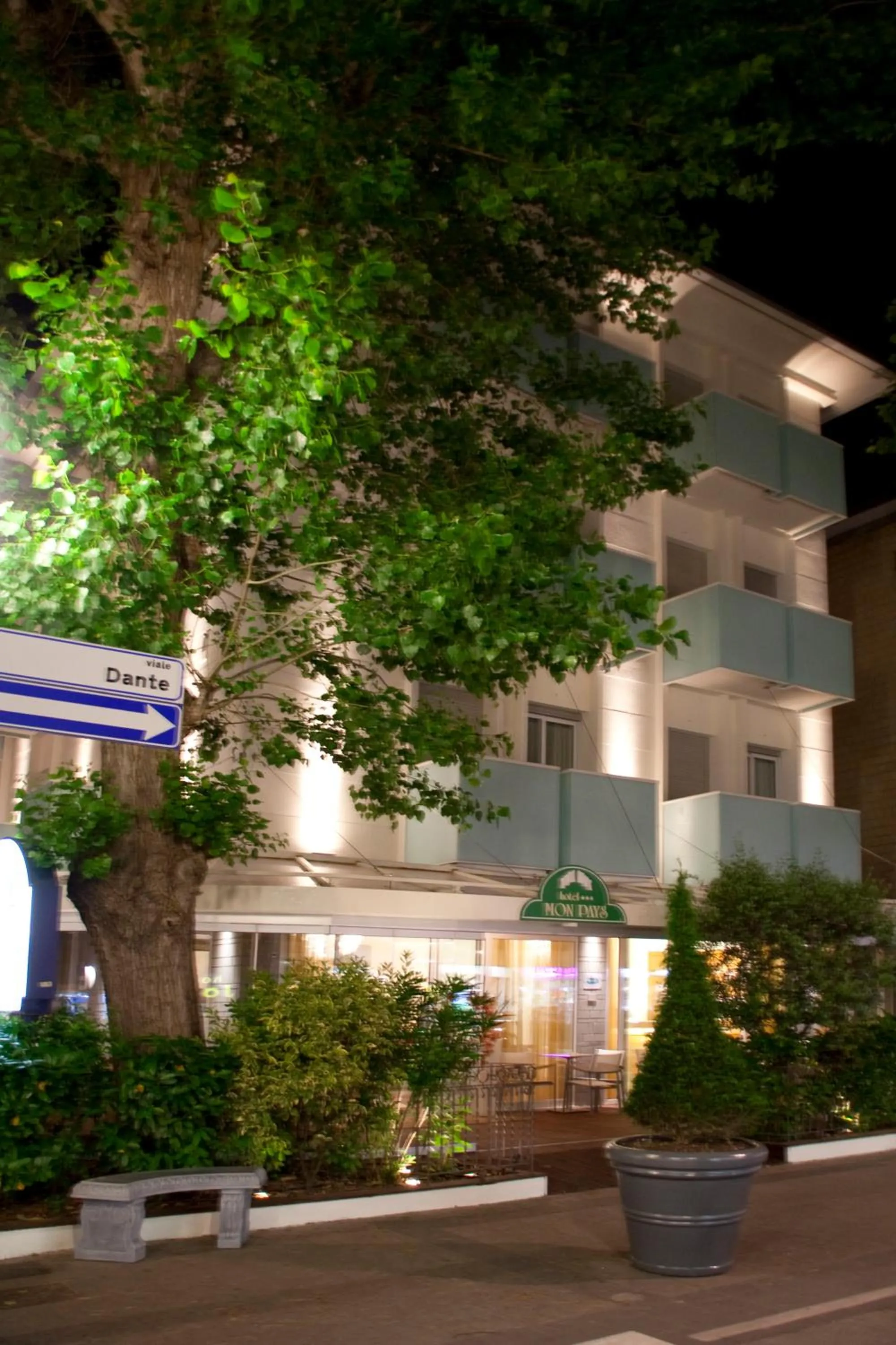 Facade/entrance in Hotel Mon Pays