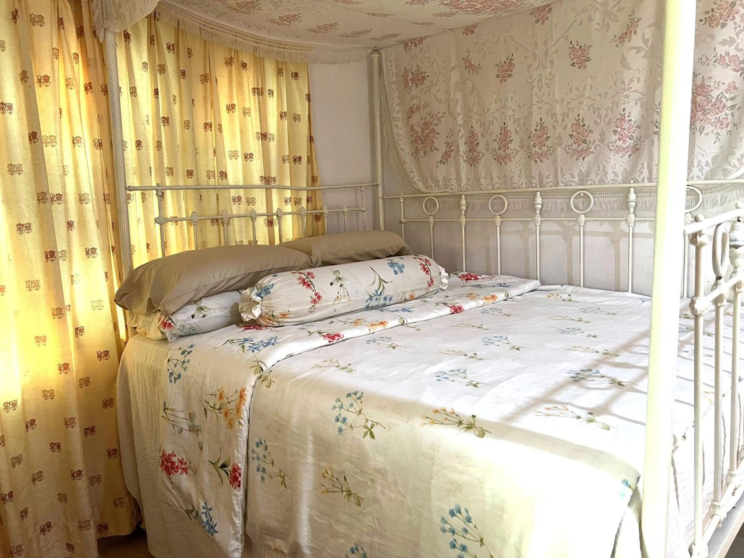 Bed in HOMESTAY Kampong KOTA AUR Resort with swimming pool, Kepala Batas, SEBERANG PERAI, PENANG -MOTAC registered Awarded ASEAN homestay standard Malaysia AWARD 2023-2028 Only 3 minutes from viral KG AGONG