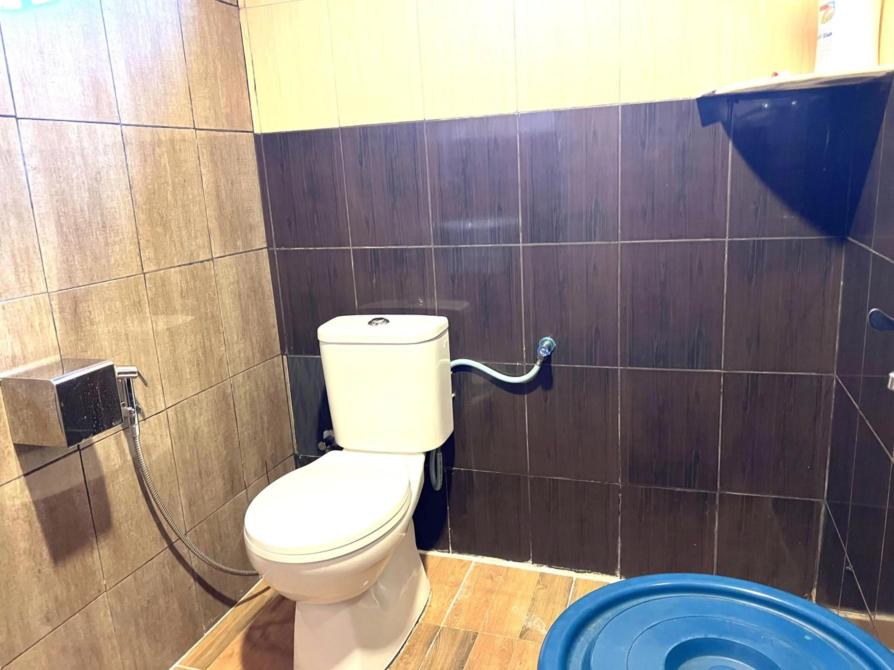 Shower in HOMESTAY Kampong KOTA AUR Resort with swimming pool, Kepala Batas, SEBERANG PERAI, PENANG -MOTAC registered Awarded ASEAN homestay standard Malaysia AWARD 2023-2028 Only 3 minutes from viral KG AGONG