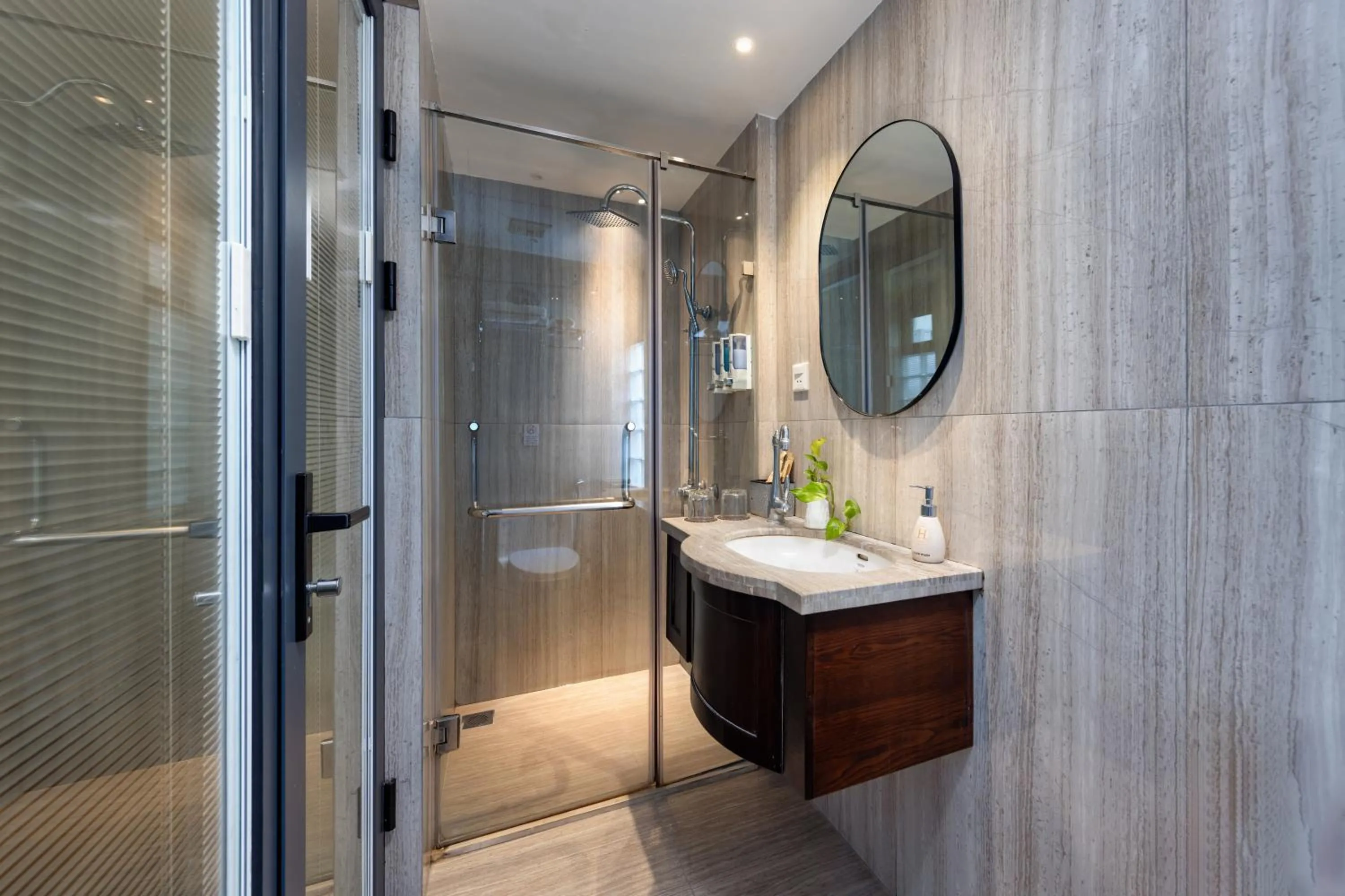 Shower in Hanoi Calista Hotel & Spa