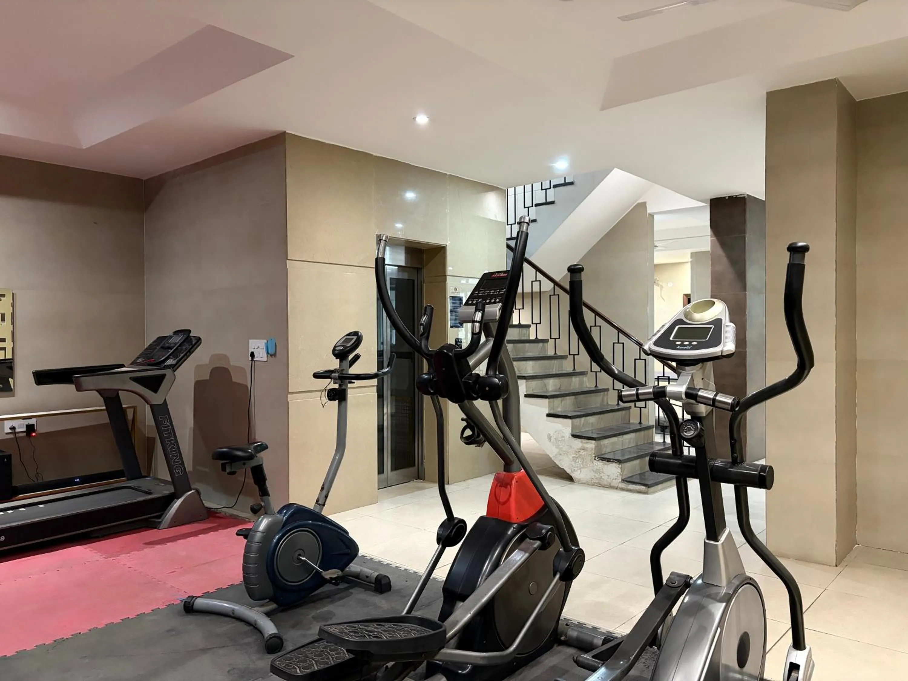 Fitness centre/facilities in Perch Service Apartment DLF Cyber City