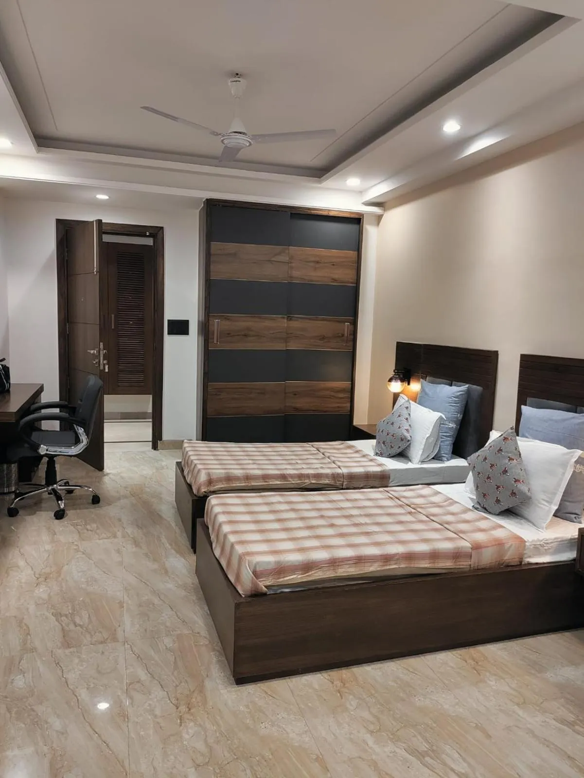 Bedroom, Bed in Perch Service Apartment DLF Cyber City