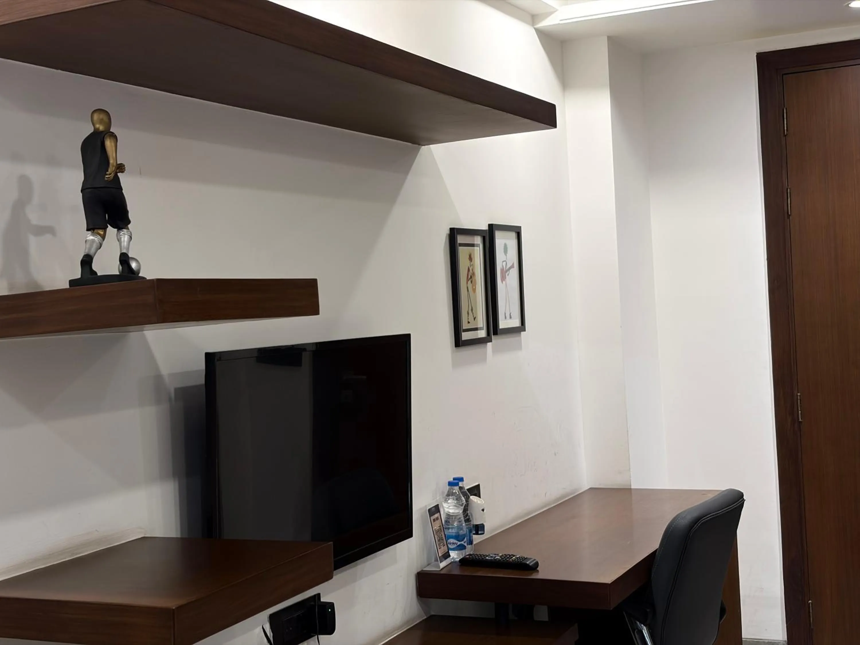TV and multimedia in Perch Service Apartment DLF Cyber City