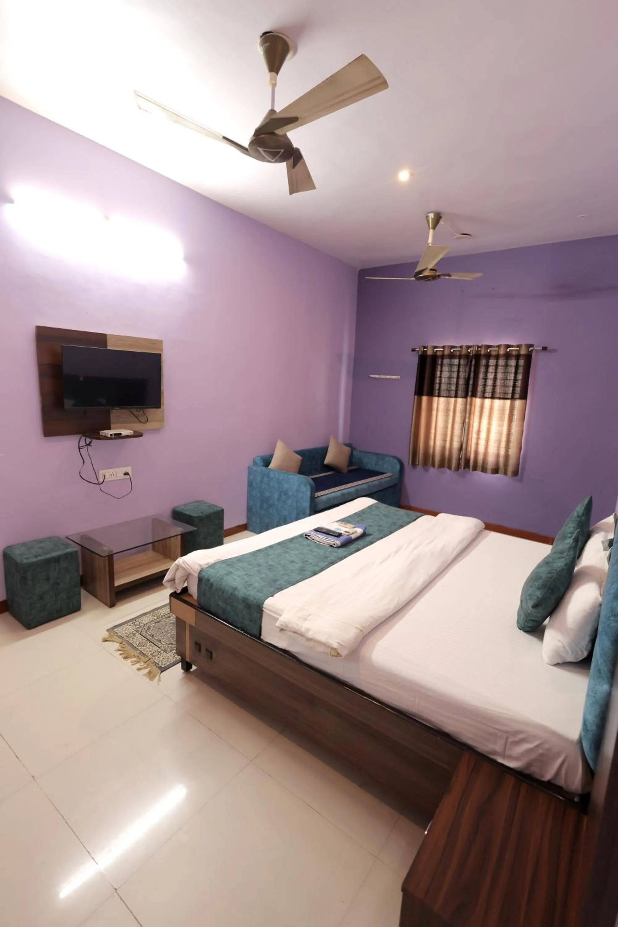 TV and multimedia, Bed in Hotel Shivalay Palace