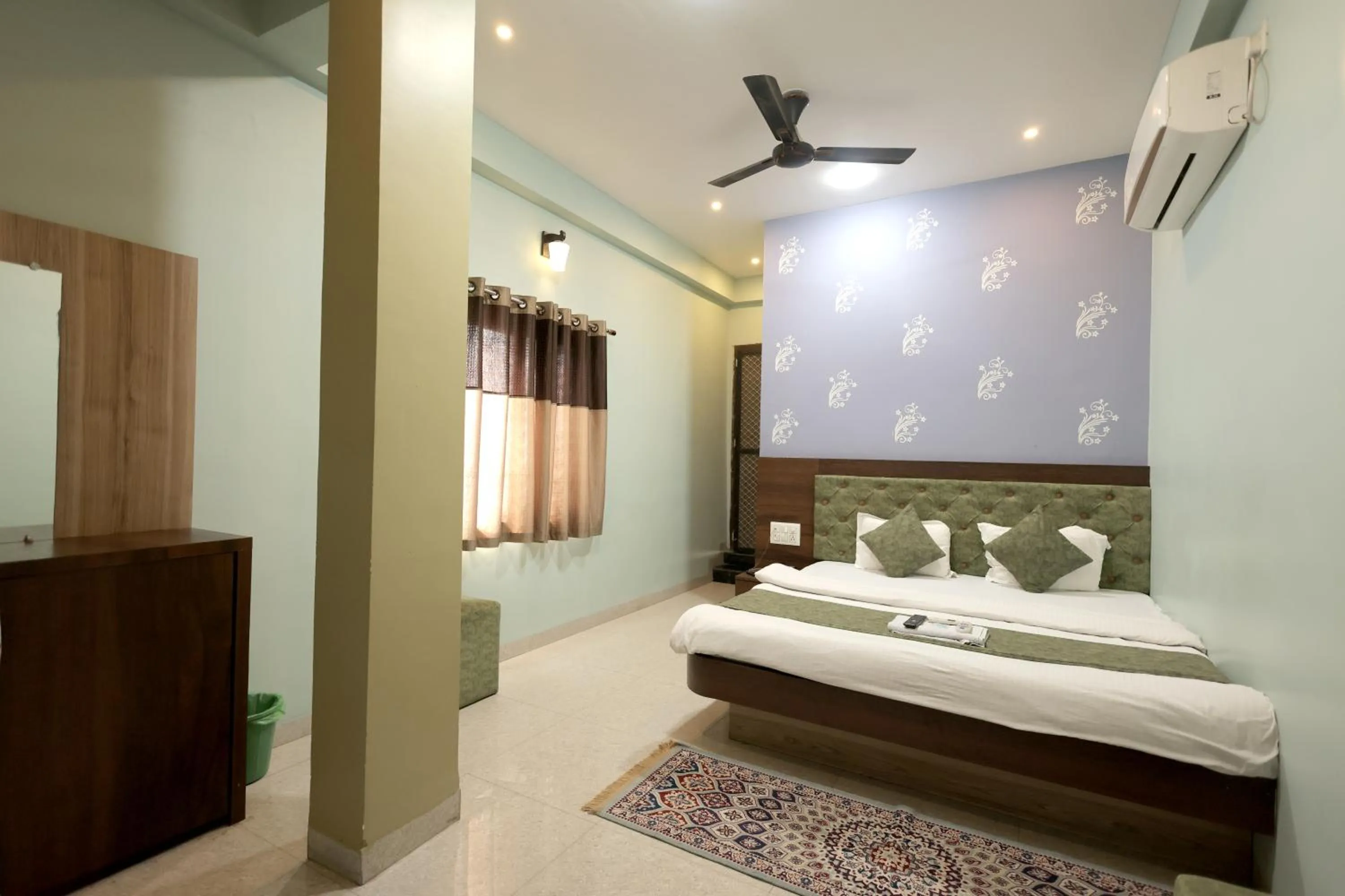 TV and multimedia, Bed in Hotel Shivalay Palace