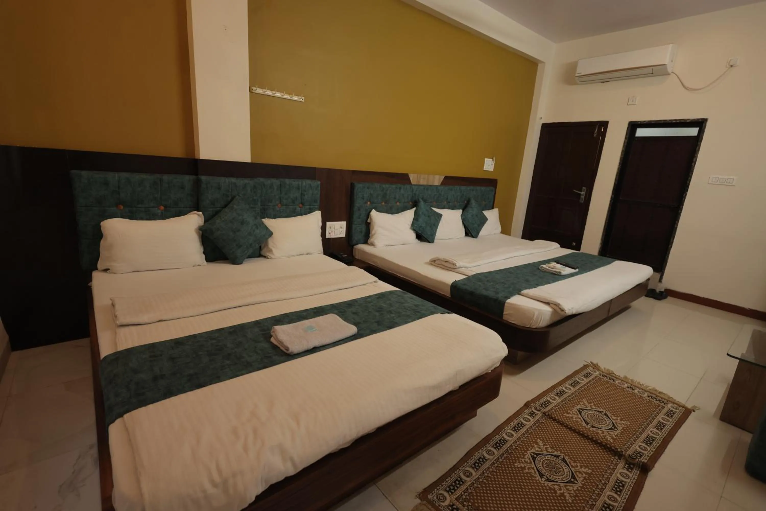 Bed in Hotel Shivalay Palace