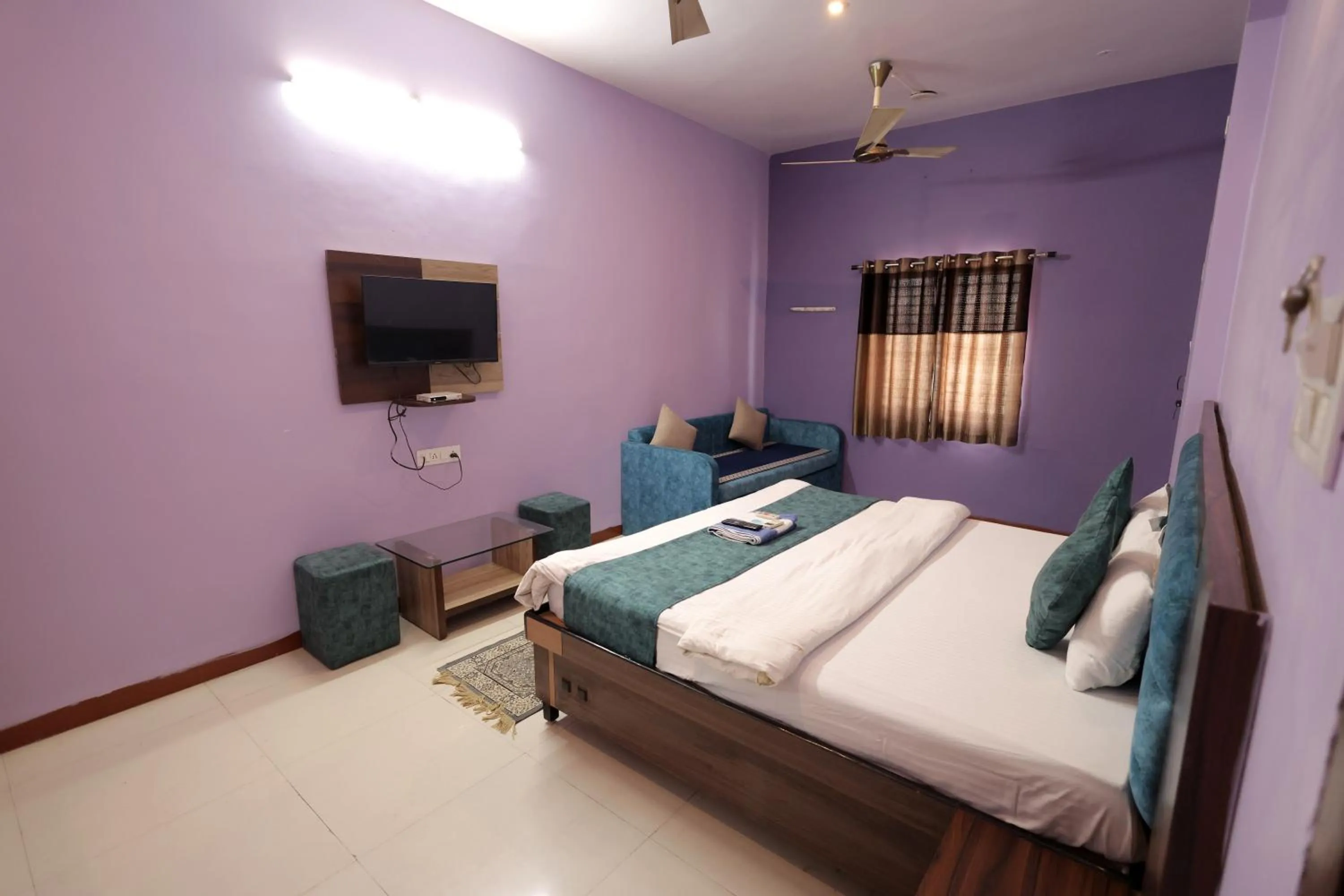 TV and multimedia, Bed in Hotel Shivalay Palace