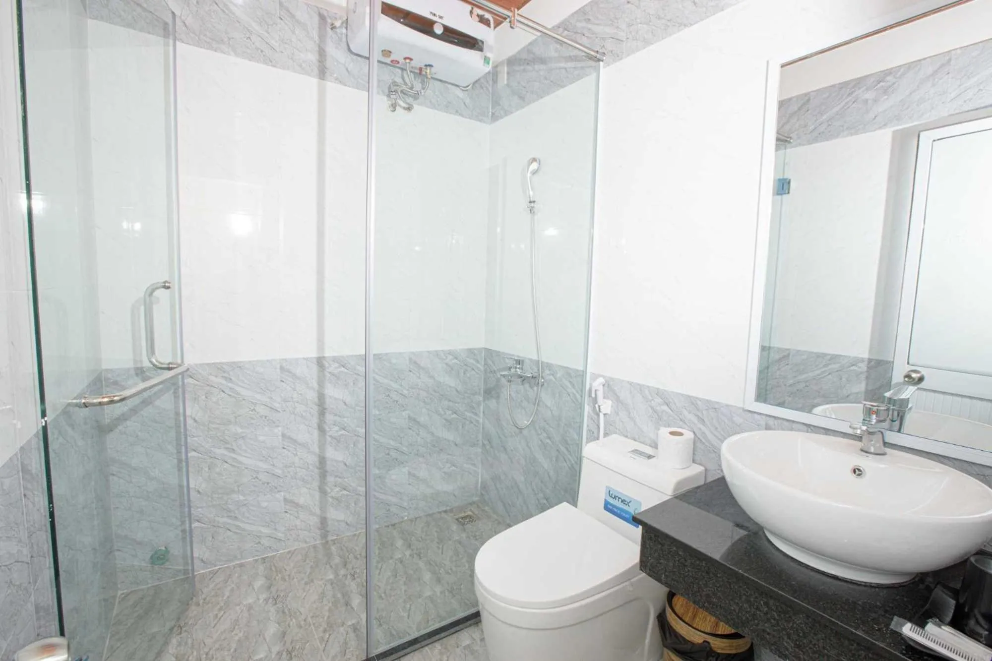 Bathroom in Pao Hotel