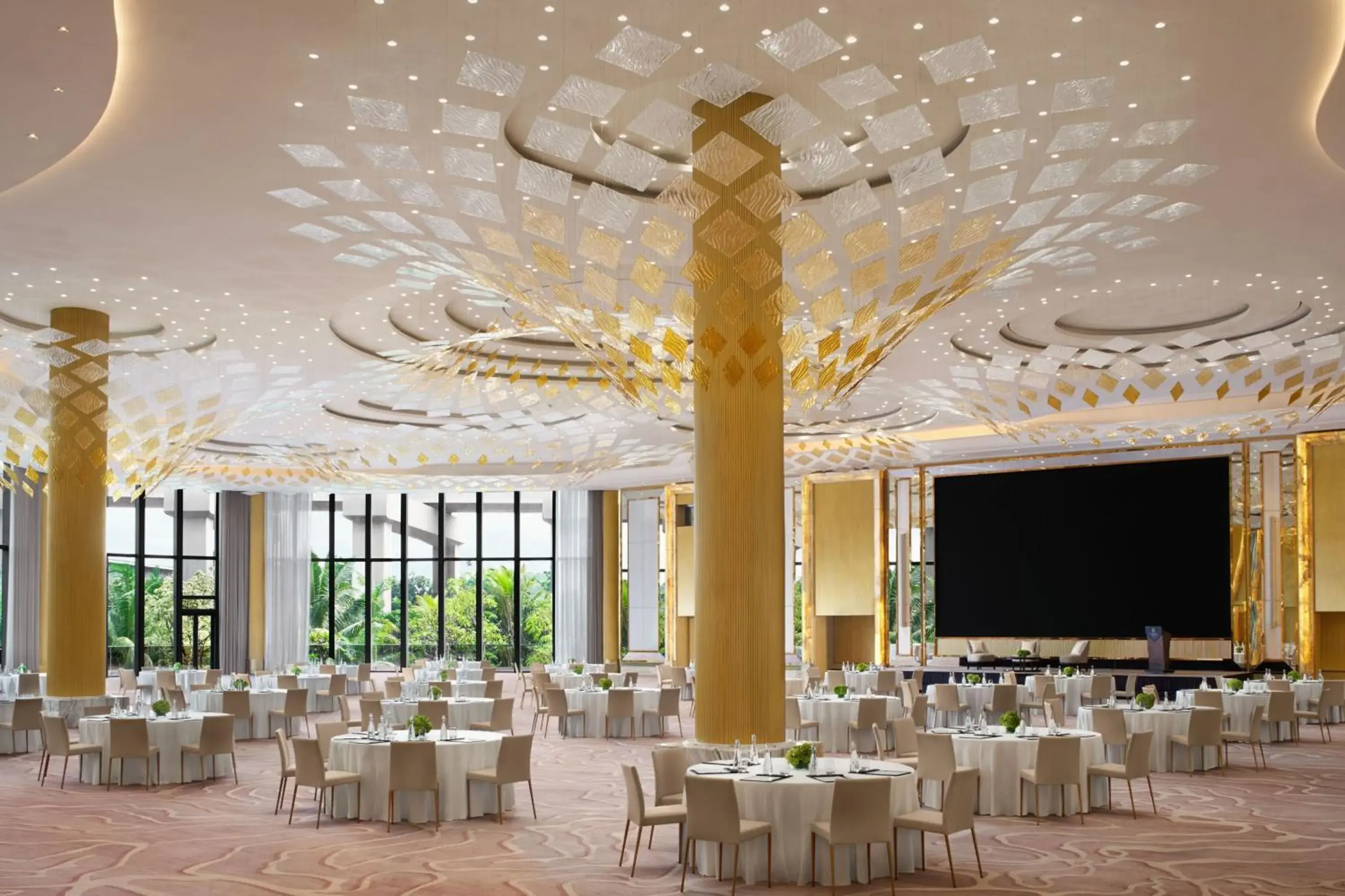 Meeting/conference room, Restaurant/Places to Eat in The St Regis Jakarta