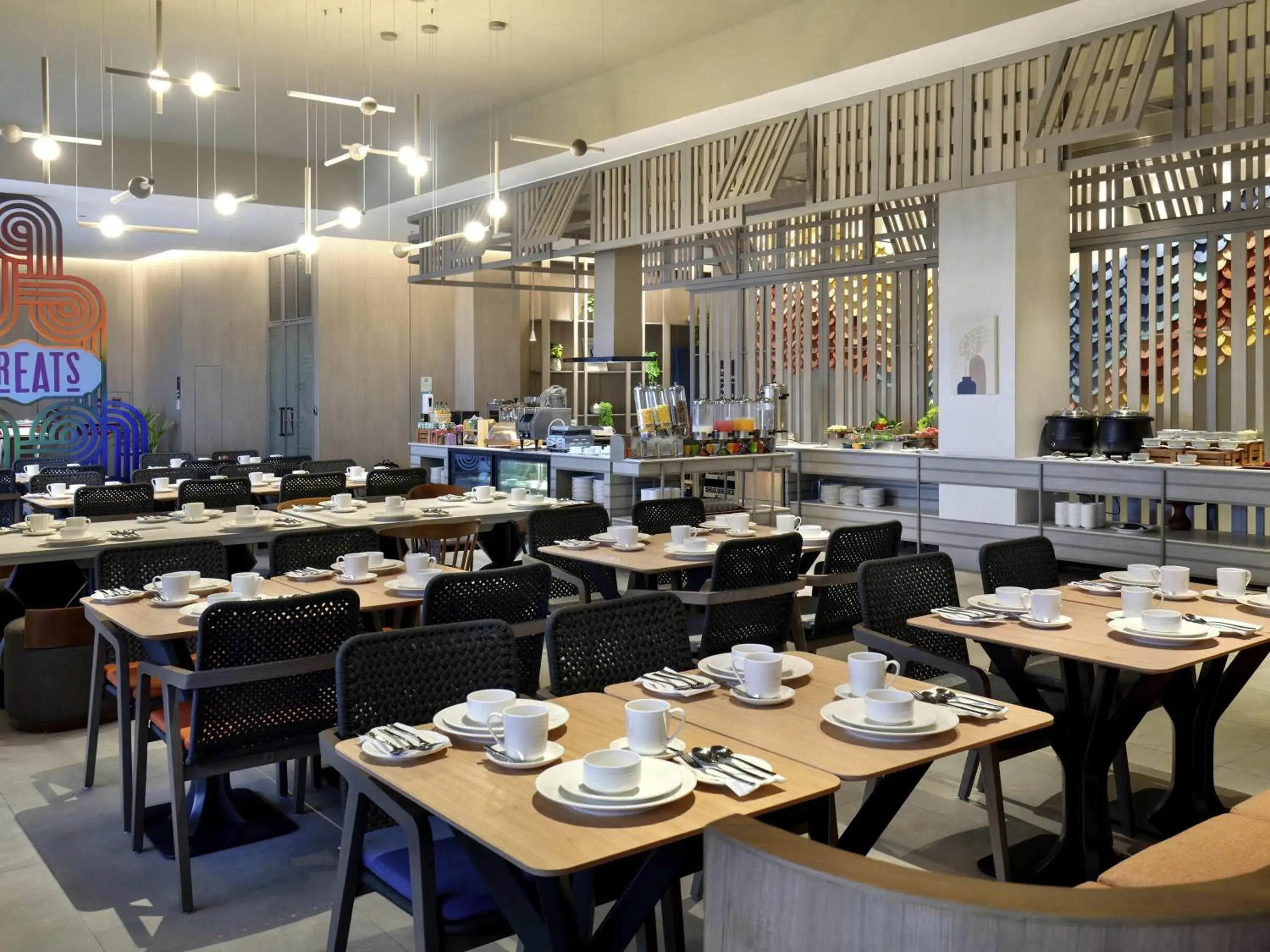 Restaurant/places to eat in ibis Styles Semarang Simpang Lima Restaurant/places to eat in ibis Styles Semarang Simpang Lima