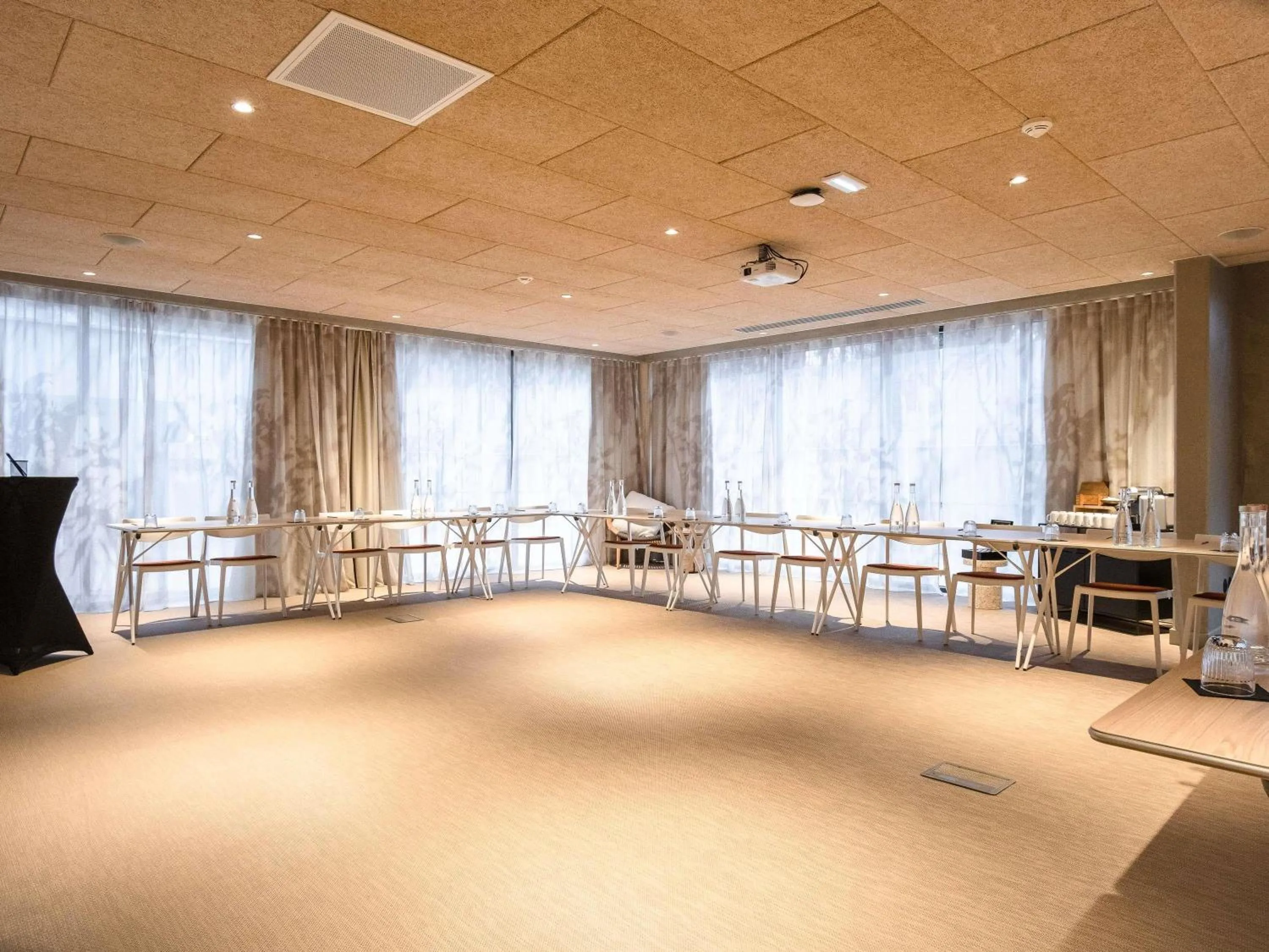 Meeting/conference room in ibis Styles Montauban