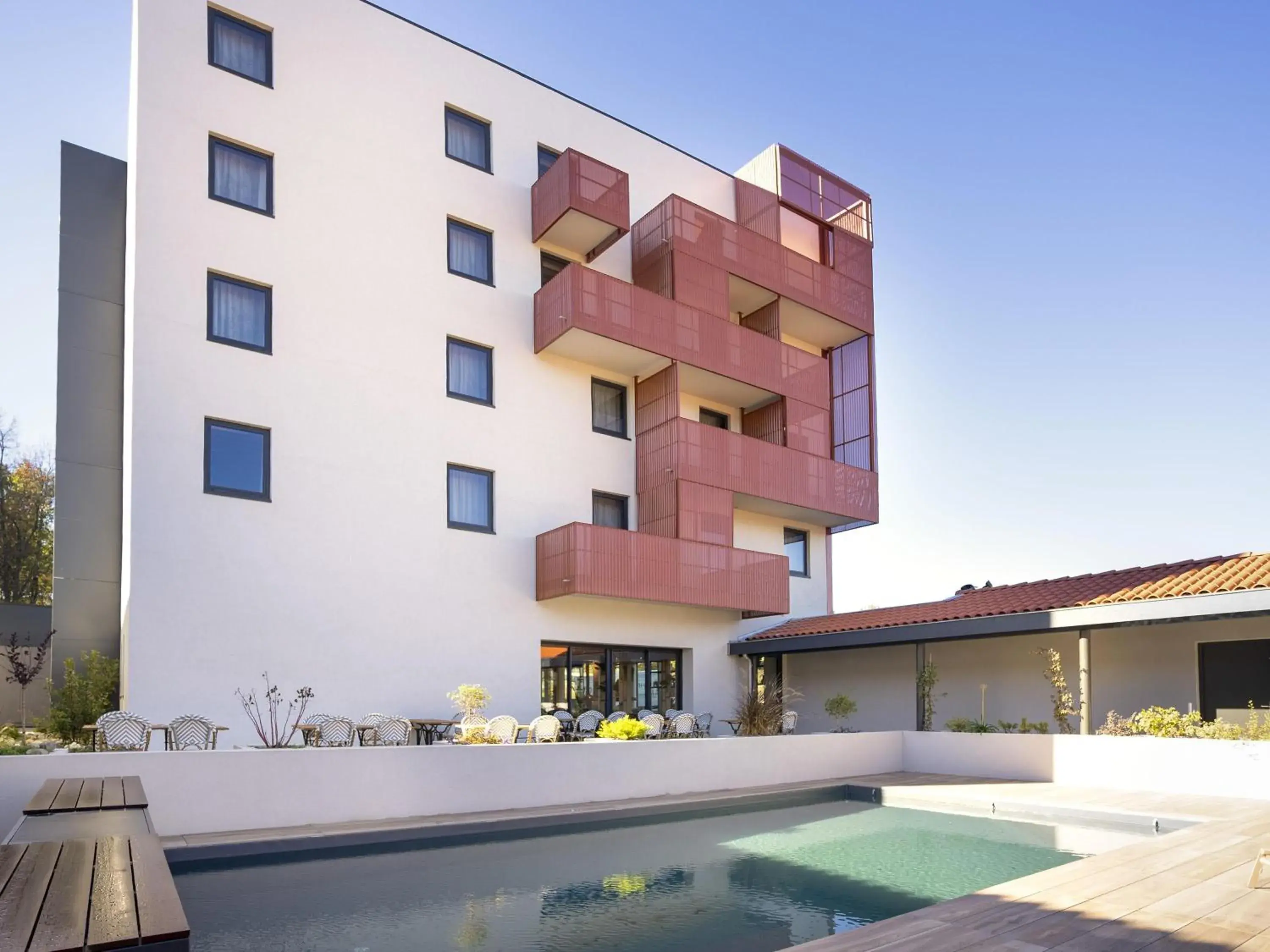 Pool view in ibis Styles Montauban Pool view in ibis Styles Montauban