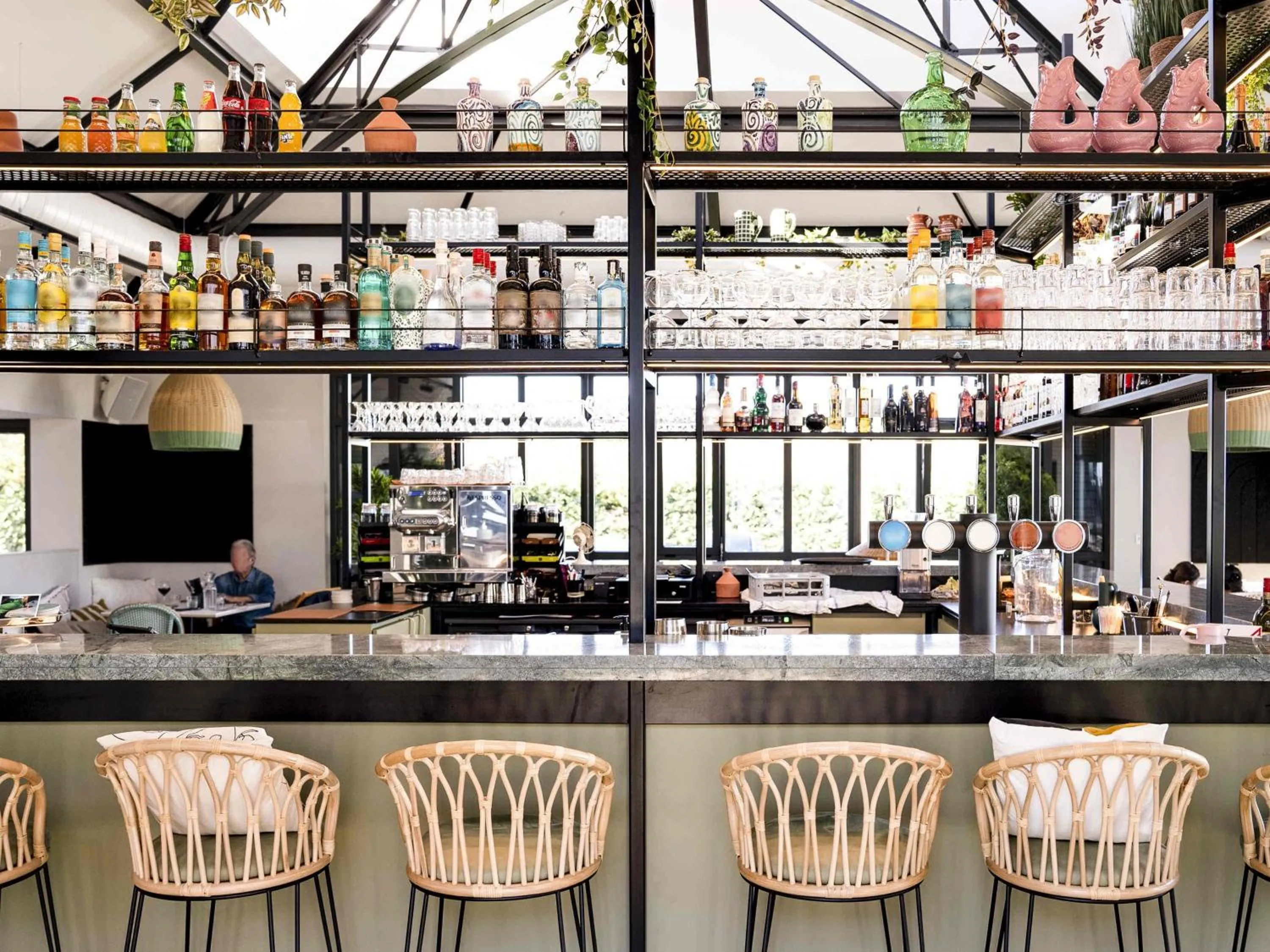 Lounge or bar in ibis Styles Montauban