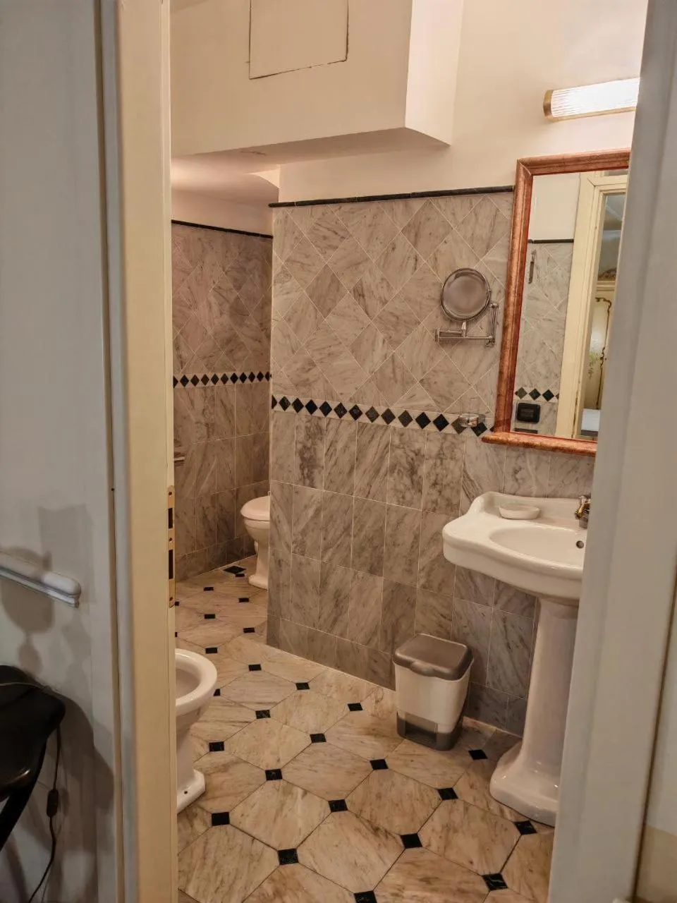 Shower in Hotel Trinacria