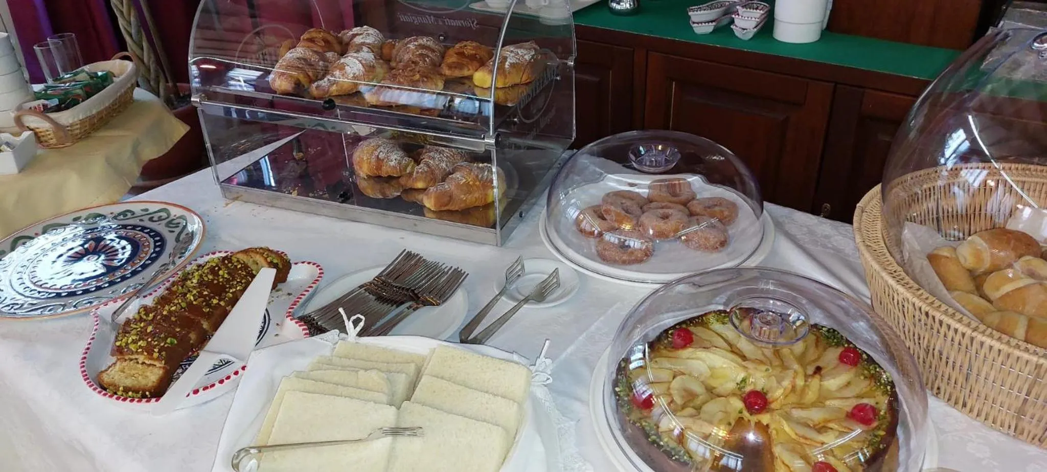 Food and drinks in Hotel Trinacria