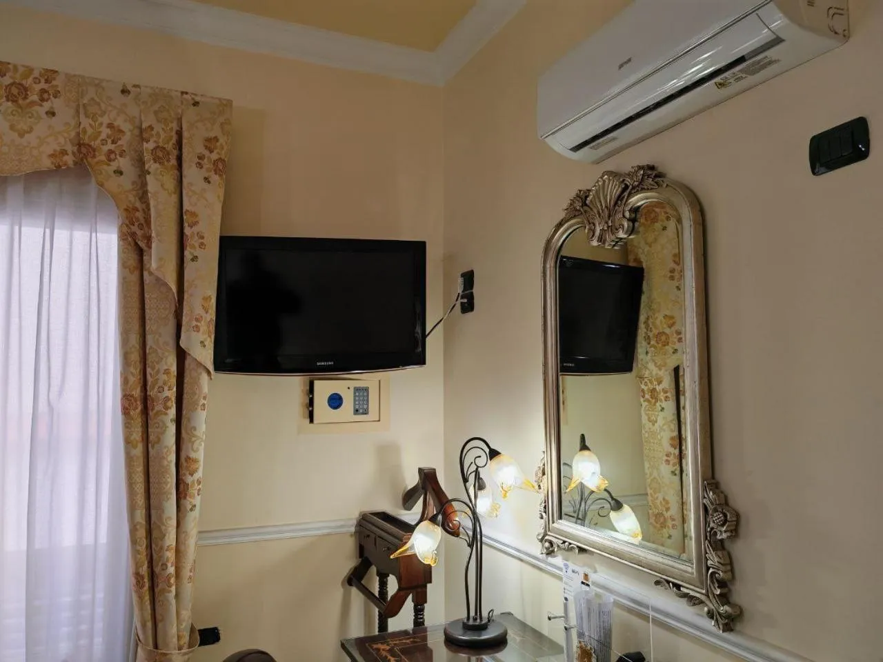 TV and multimedia in Hotel Trinacria