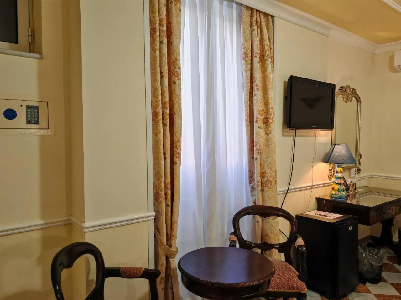 TV and multimedia in Hotel Trinacria