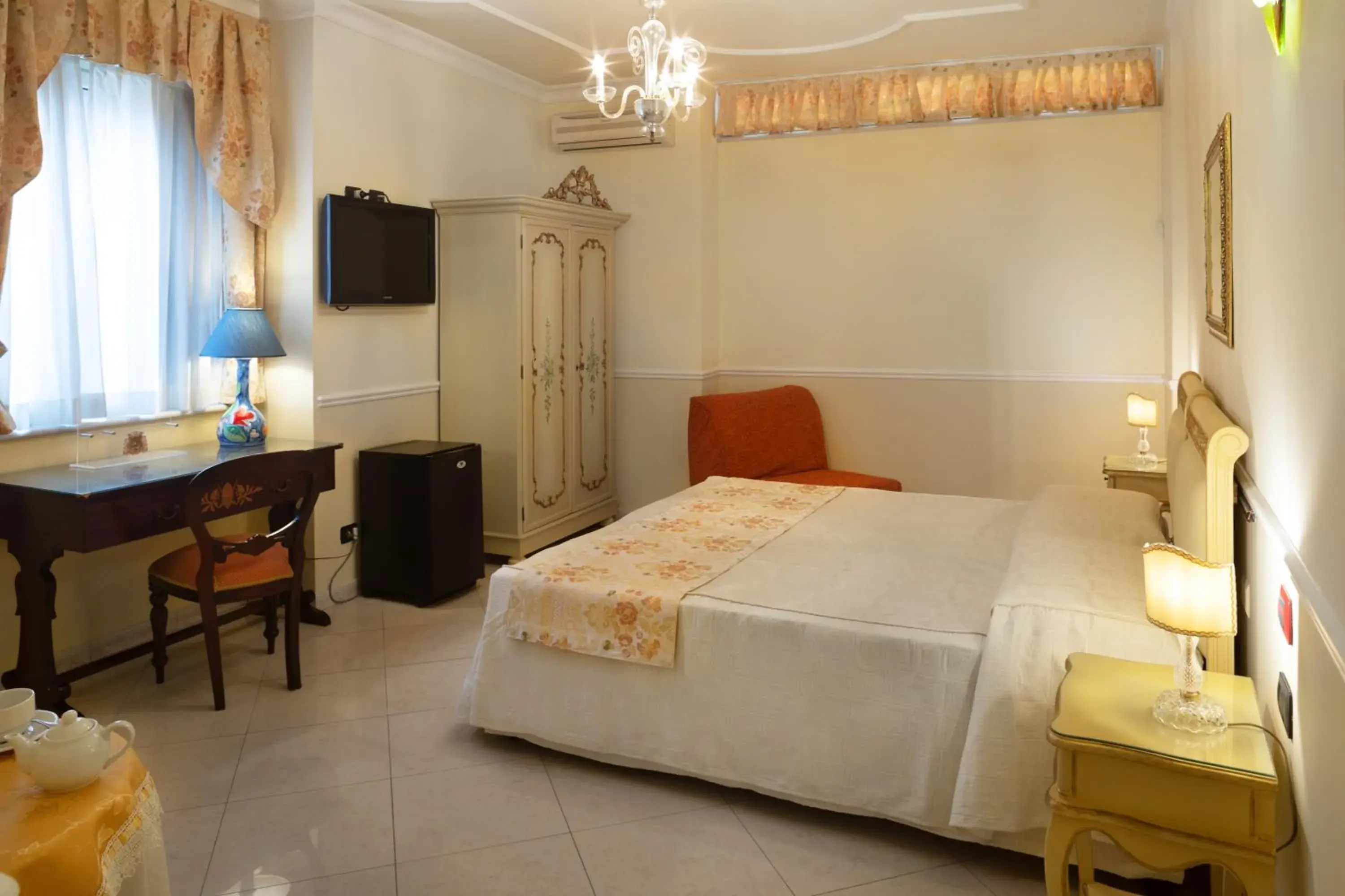 Triple Room with Bath in Hotel Trinacria Triple Room with Bath in Hotel Trinacria