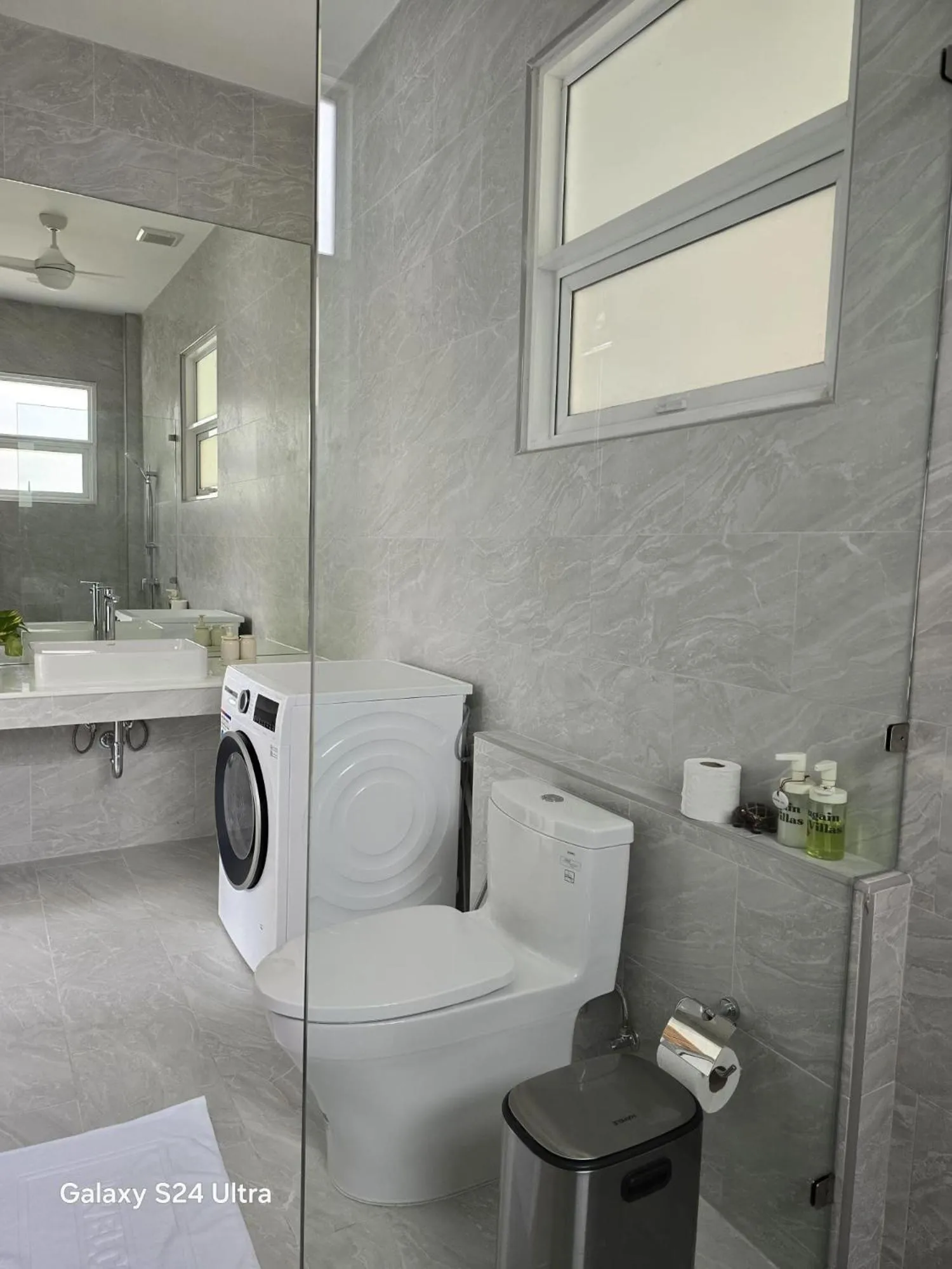 Bathroom in Bougain Villas