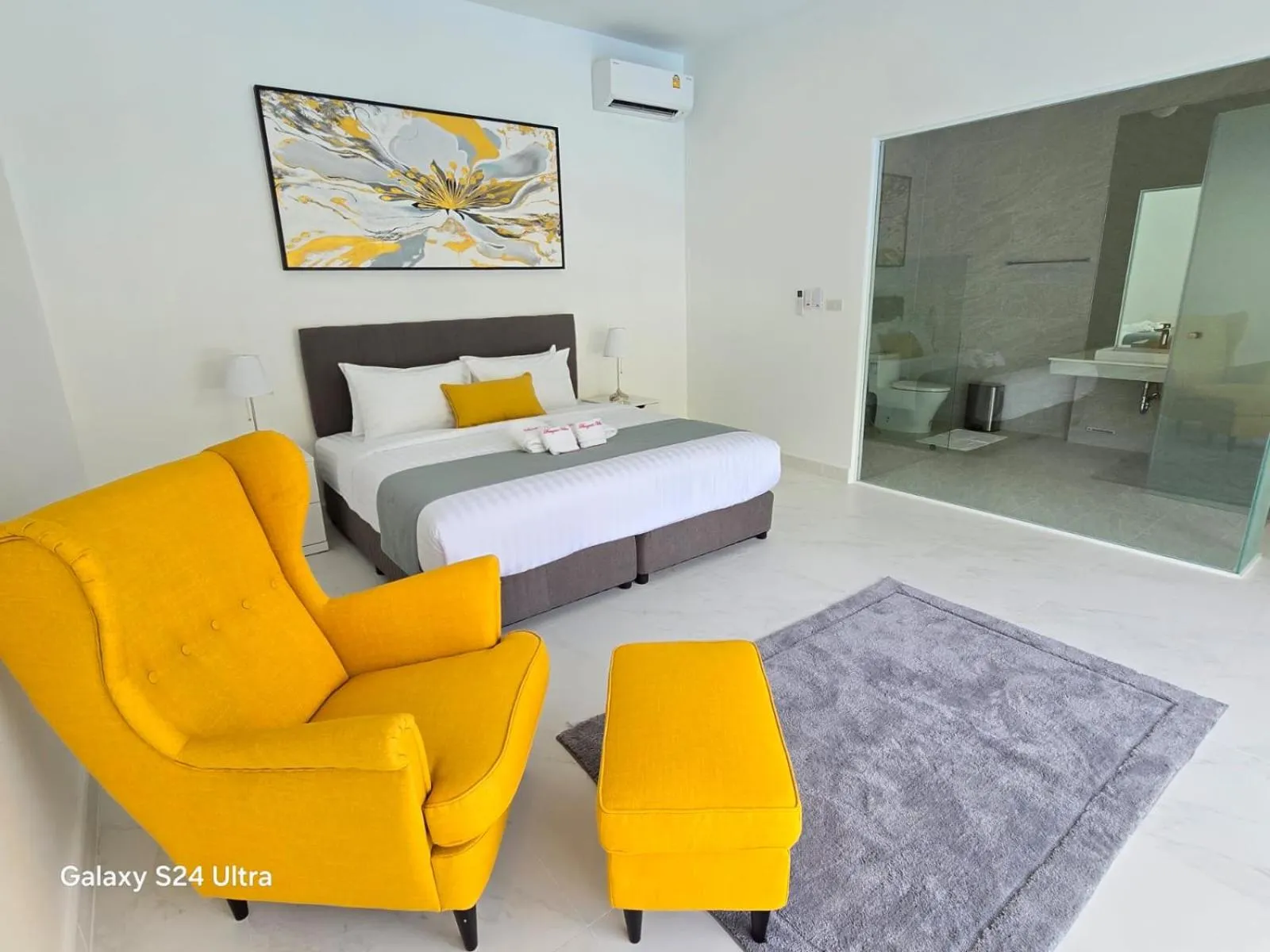 Bedroom, Bed in Bougain Villas