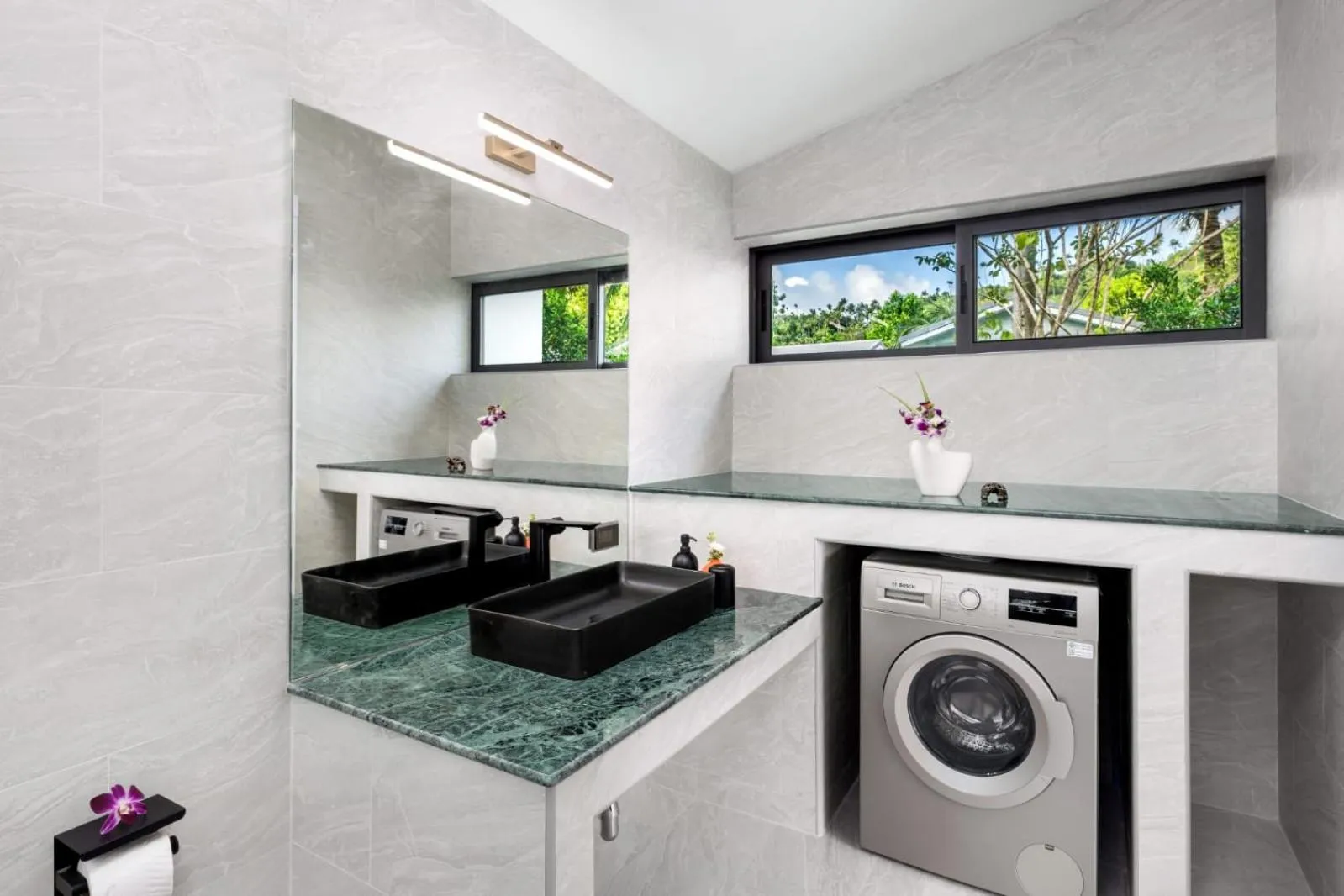 Bathroom in Bougain Villas