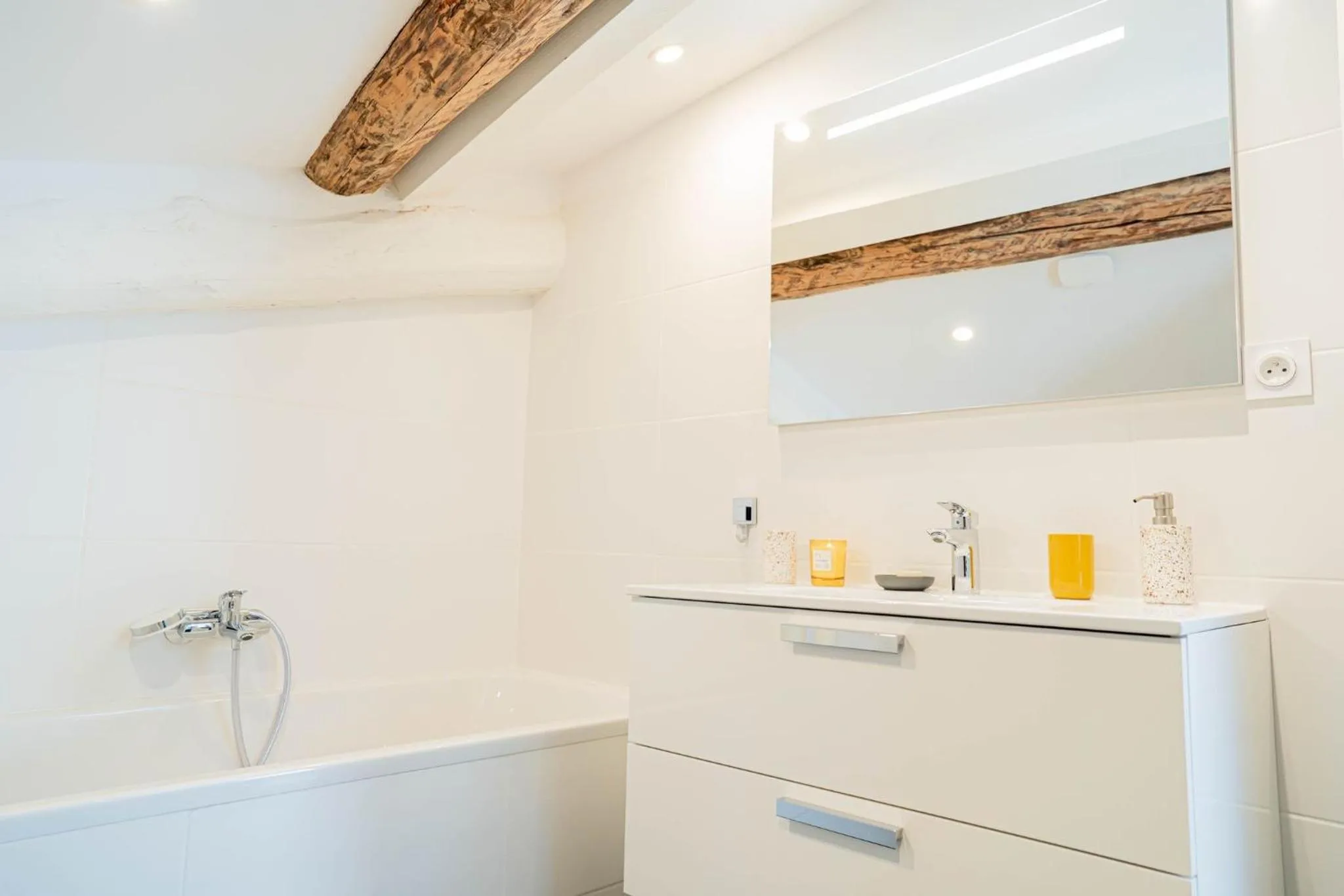 Bathroom in Centre historique coeur du quartier Vernet 100 m²