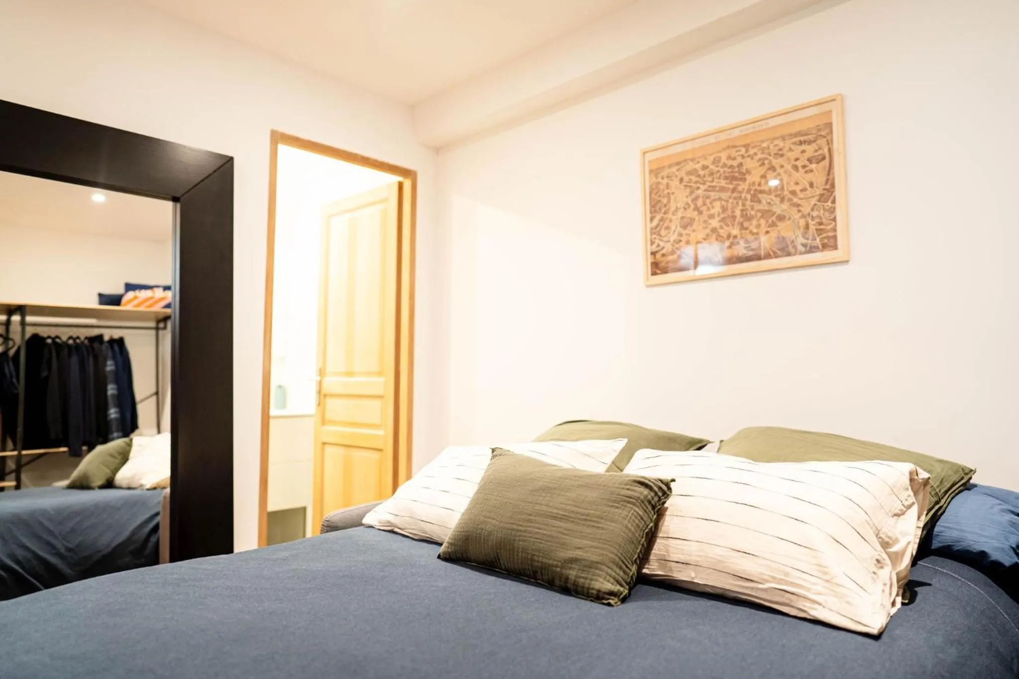 Bed in Centre historique coeur du quartier Vernet 100 m²