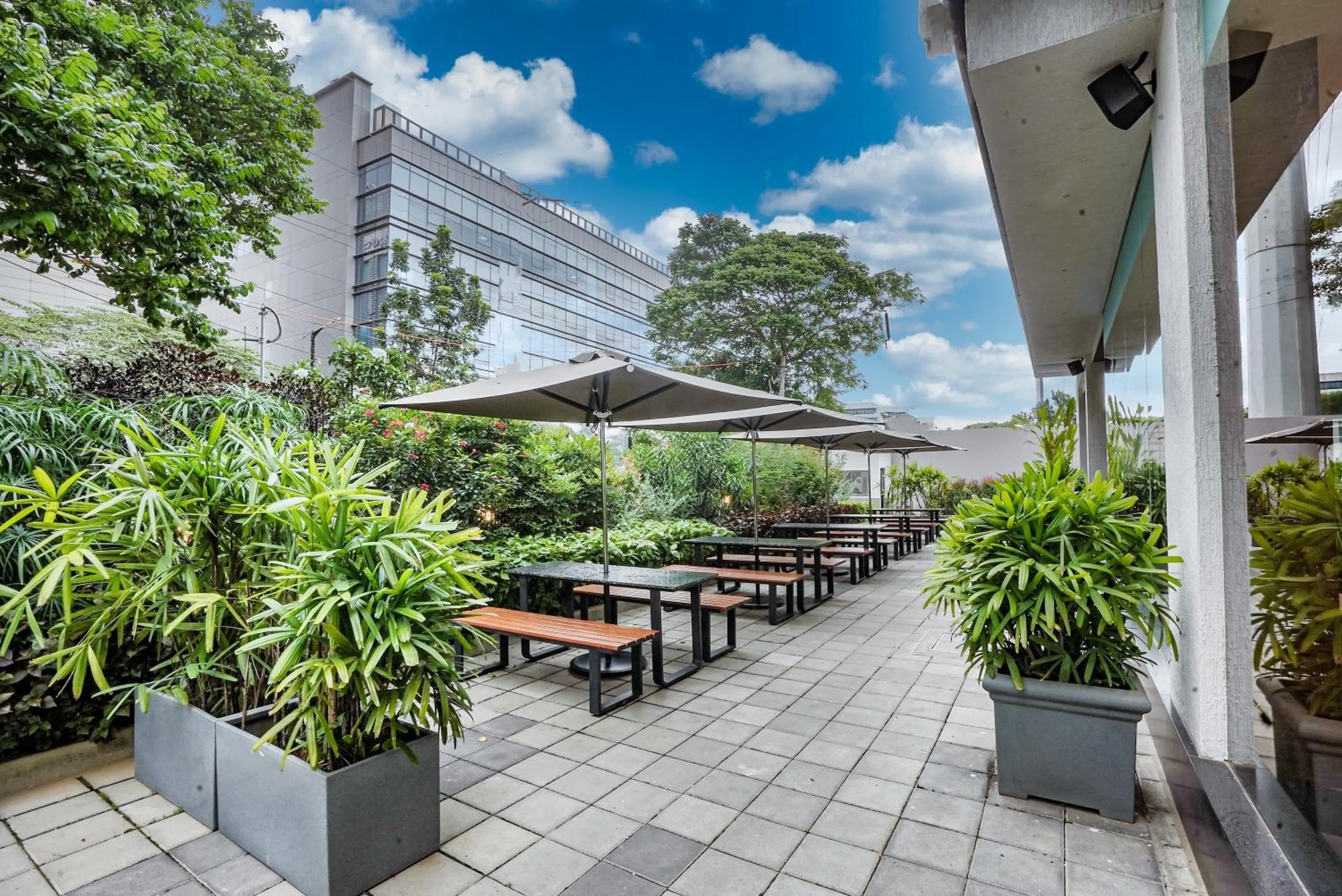 Lounge or bar in The Sulit Whitefield