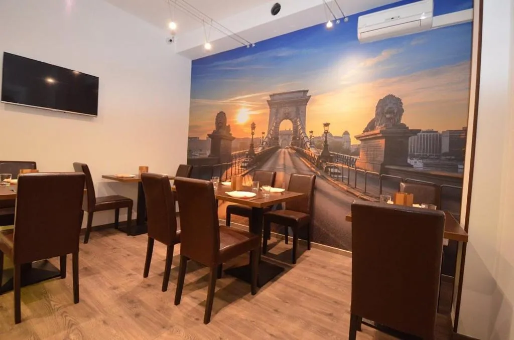 Restaurant/places to eat in Fig Tree House
