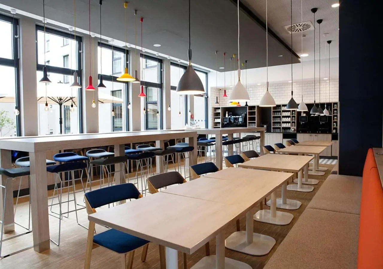 Restaurant/places to eat in Holiday Inn Express - Düsseldorf Airport Restaurant/places to eat in Holiday Inn Express - Düsseldorf Airport