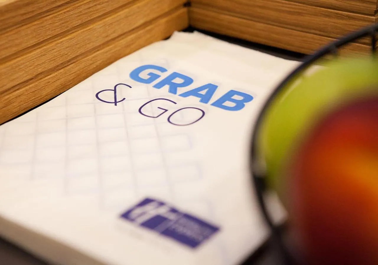 Restaurant/places to eat in Holiday Inn Express - Düsseldorf Airport