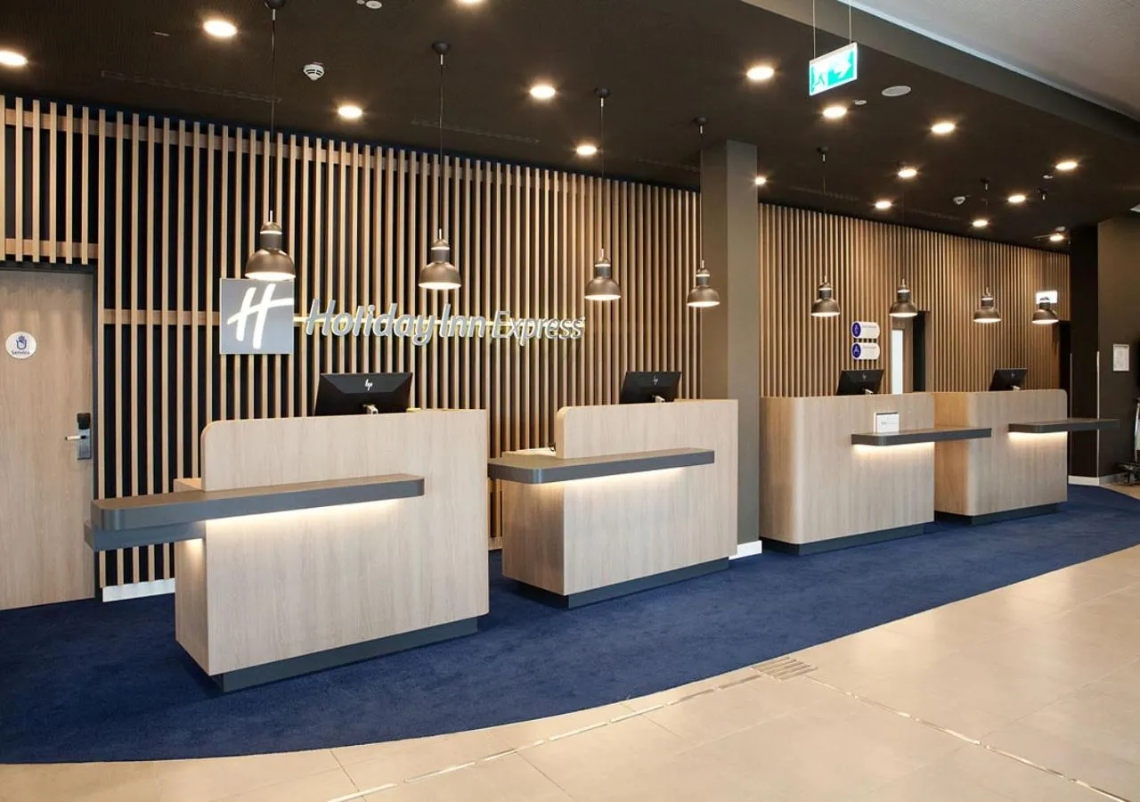Lobby or reception in Holiday Inn Express - Düsseldorf Airport