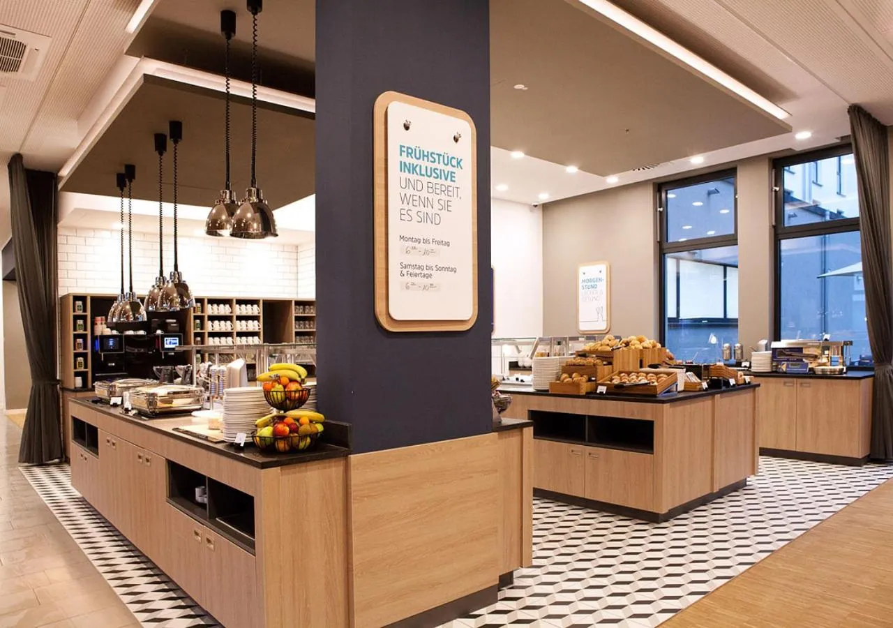 Food and drinks in Holiday Inn Express - Düsseldorf Airport