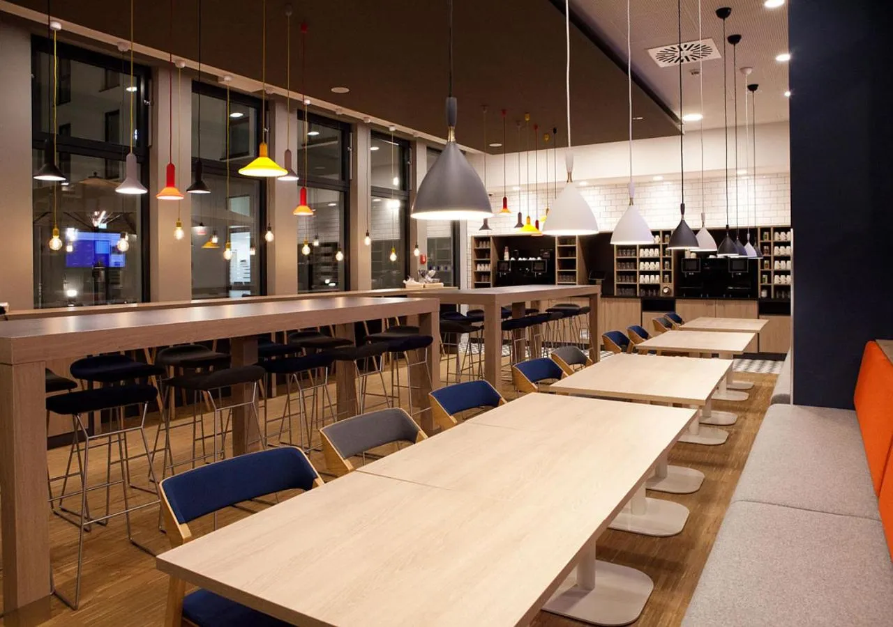 Restaurant/places to eat in Holiday Inn Express - Düsseldorf Airport