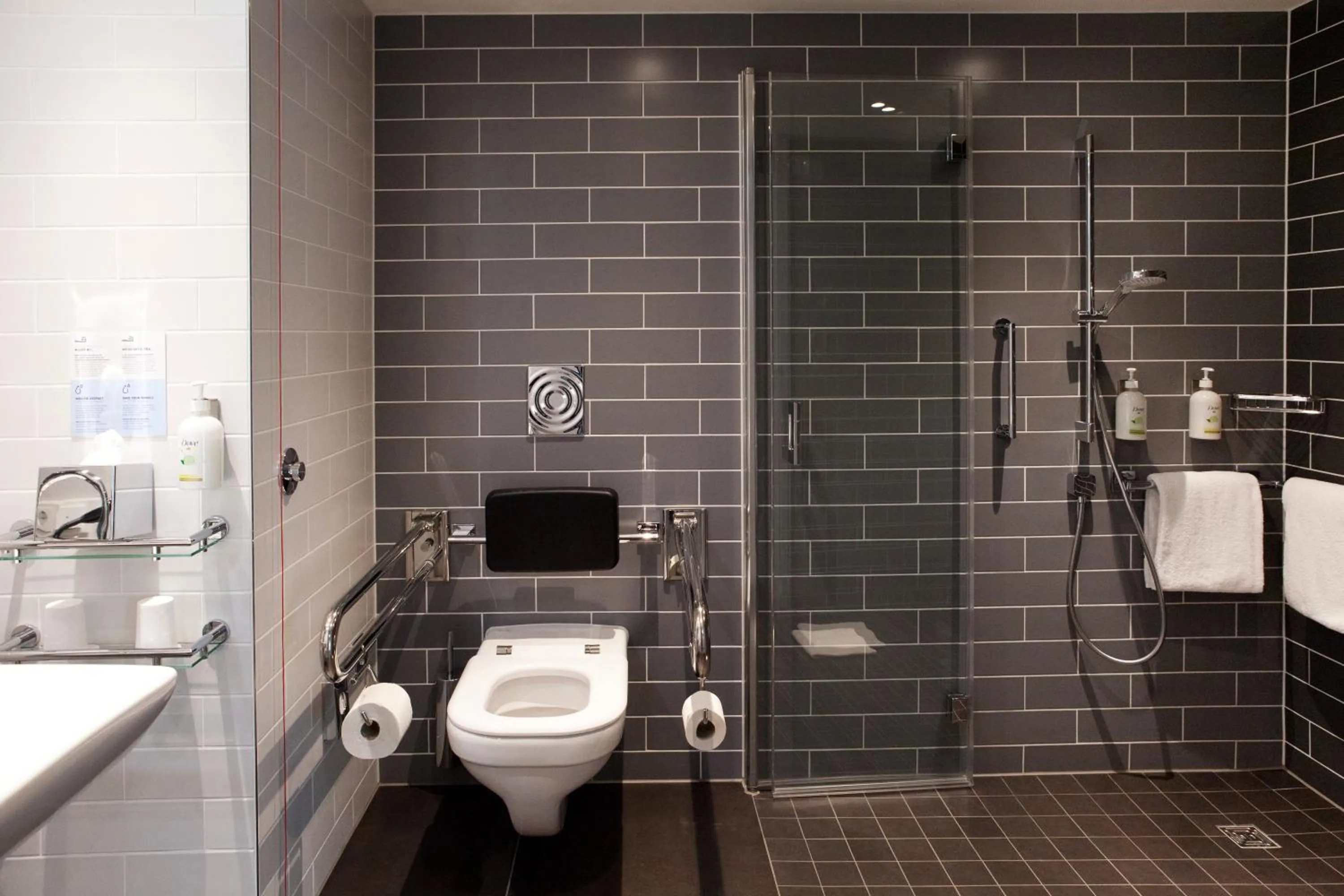 Toilet in Holiday Inn Express - Düsseldorf Airport