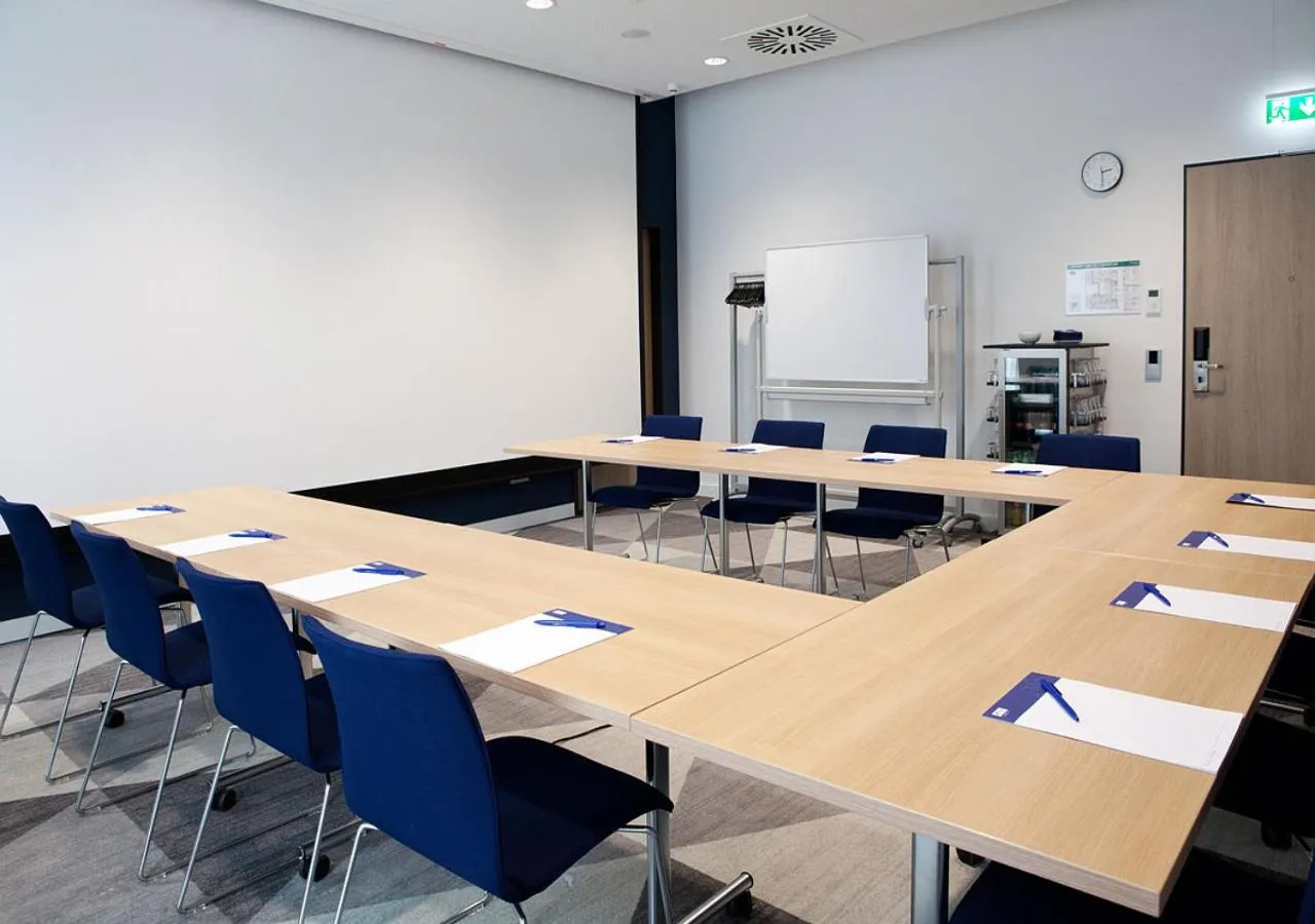 Meeting/conference room in Holiday Inn Express - Düsseldorf Airport