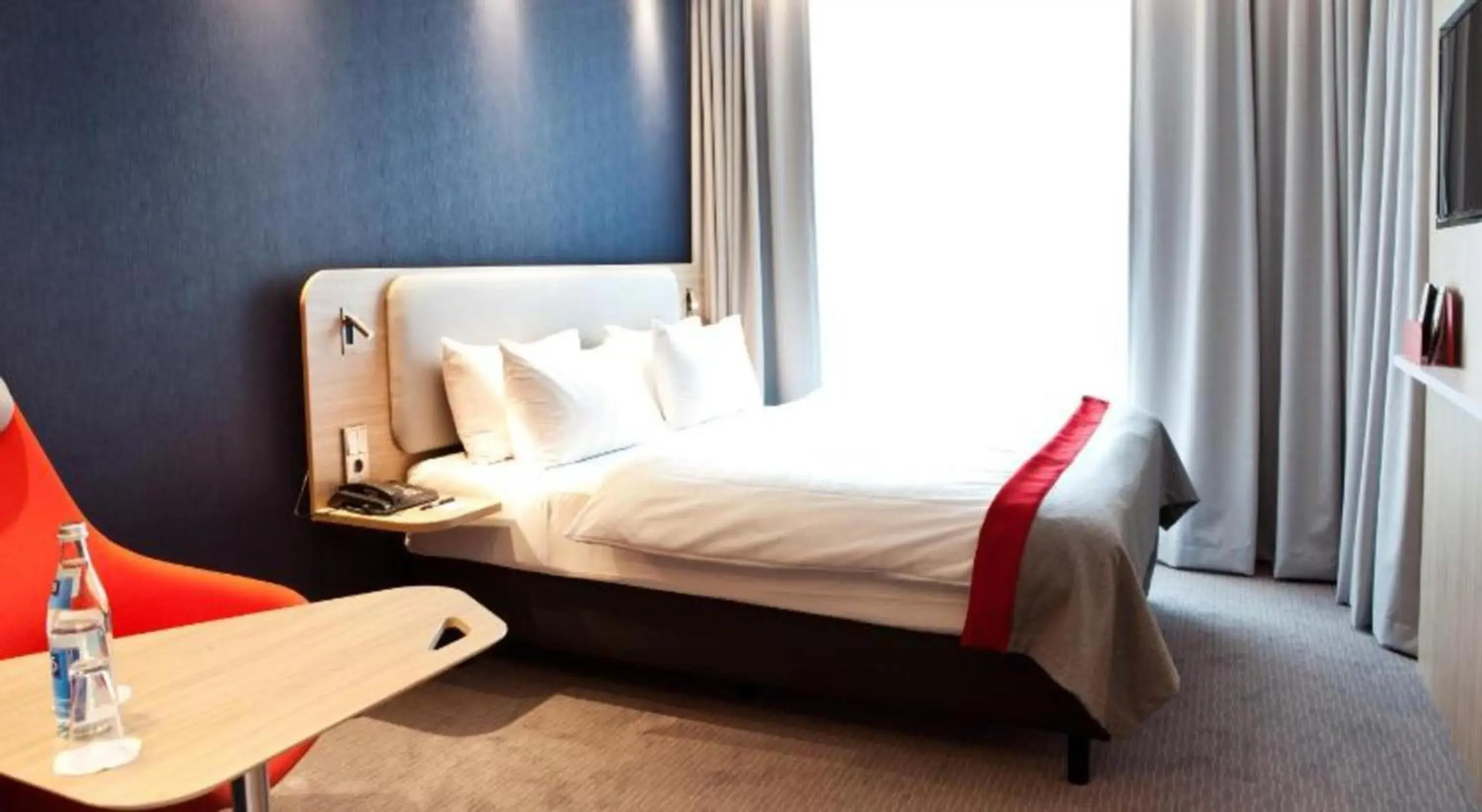 Photo of the whole room, Bed in Holiday Inn Express - Remscheid Photo of the whole room, Bed in Holiday Inn Express - Remscheid