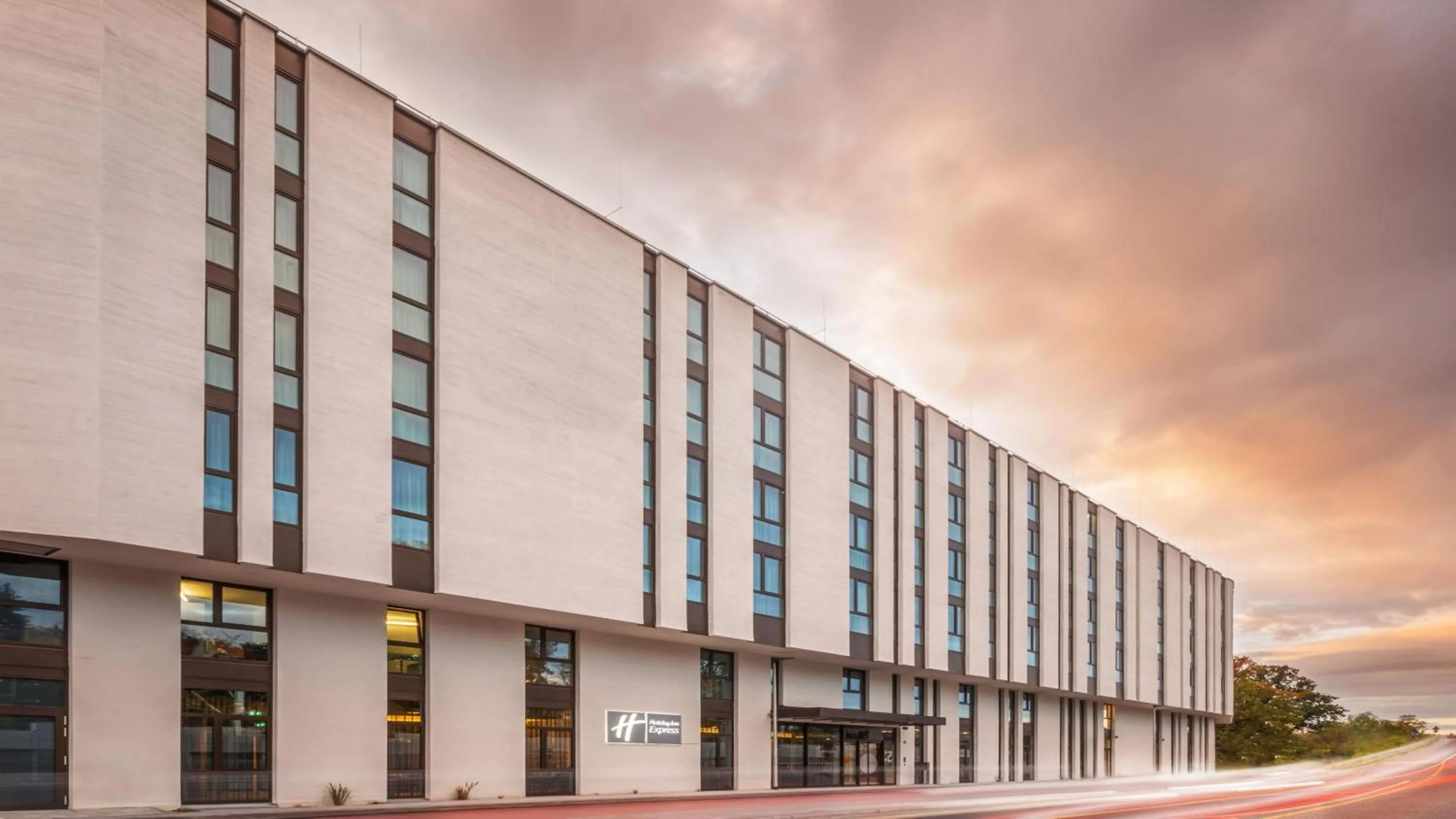 Property building in Holiday Inn Express - Remscheid