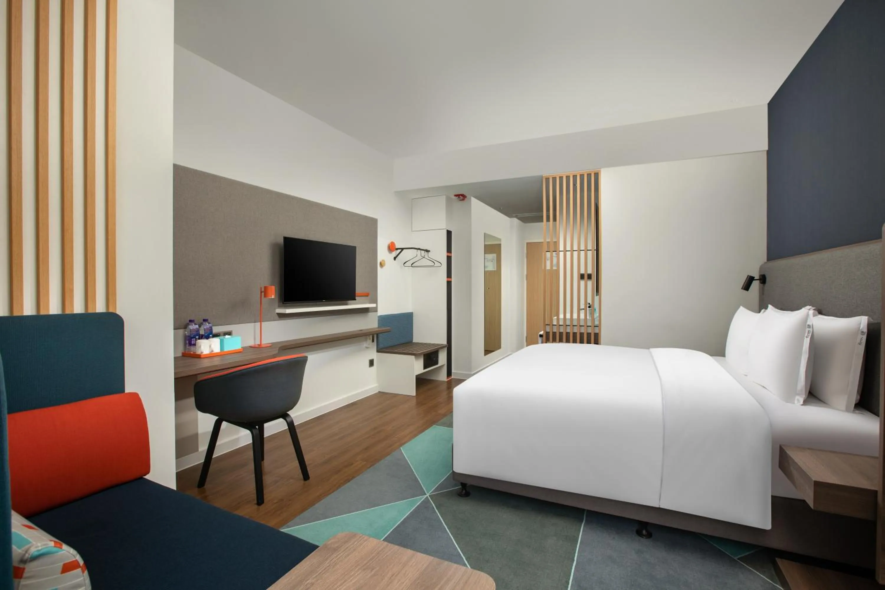 Photo of the whole room, Bed in Holiday Inn Express Guiyang Qingyan by IHG